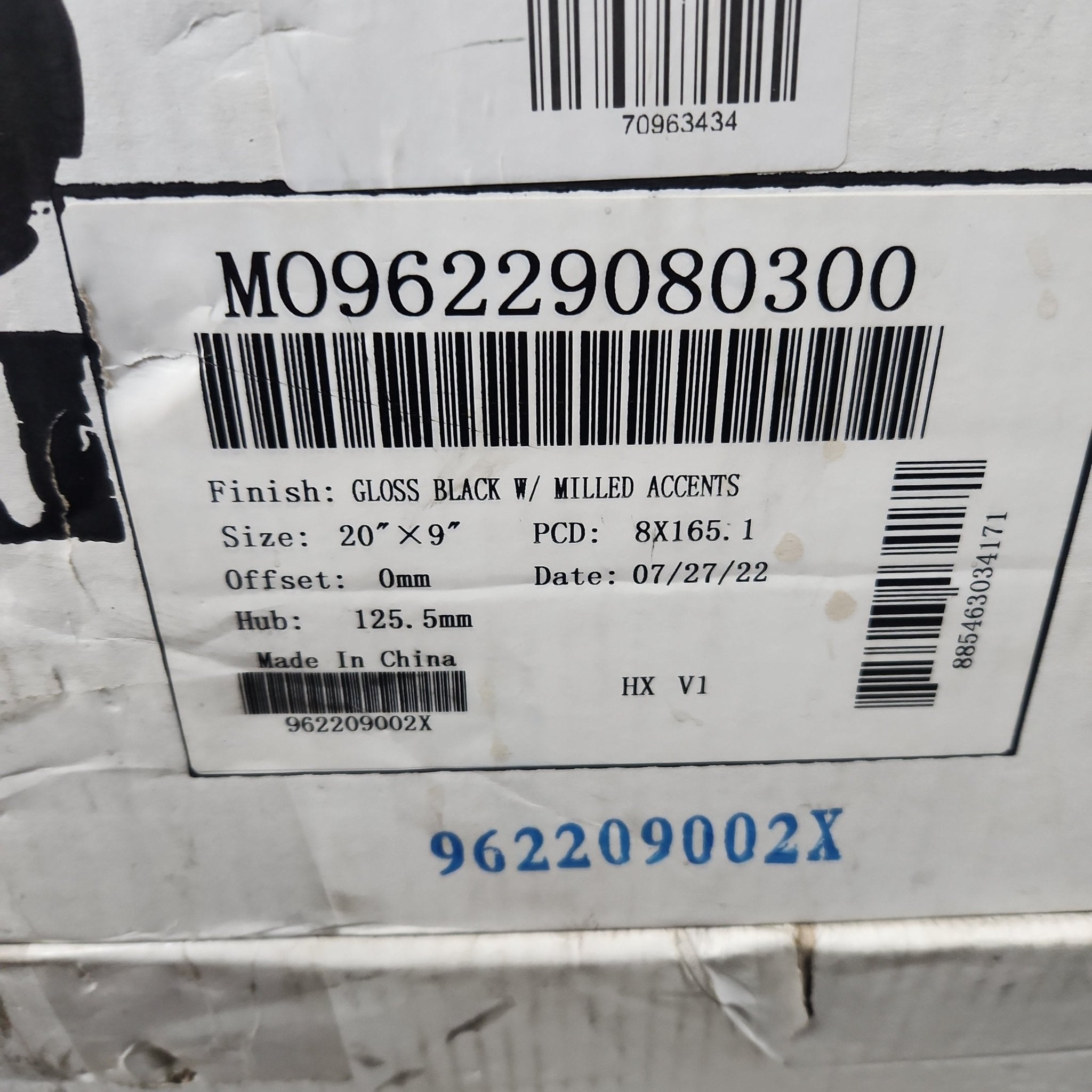 MOTO METAL MO96229080300 20X9 8X165 GLOSS BLACK W MILLED ACCENTS - Gun Hill Tire House (WTW - WHOLESALE TIRES & WHEELS)