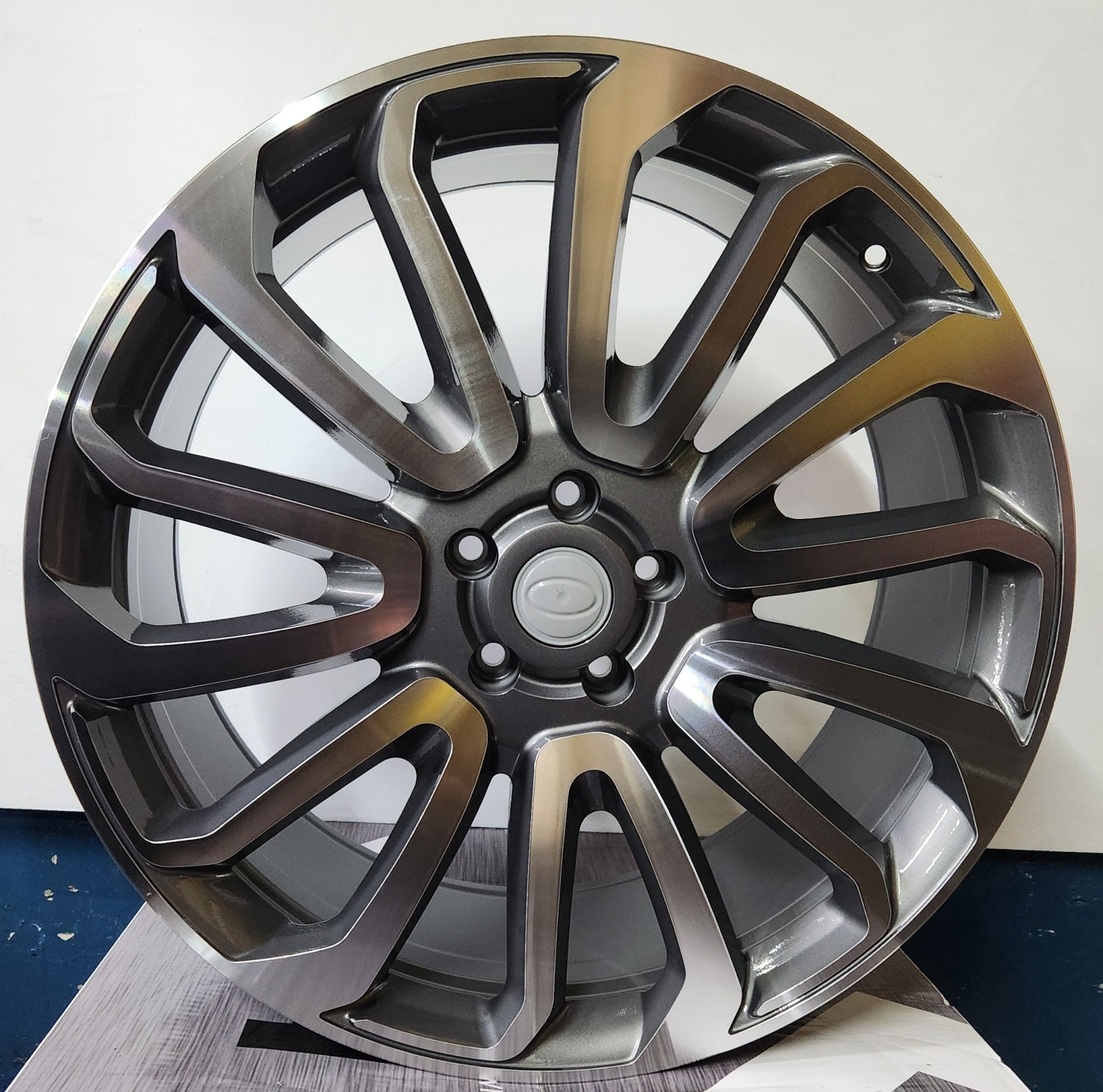 LAND ROVER STYLE W795 22X9.5 5X120 GUN METAL MACHINED FACE - Gun Hill Tire House (WTW - WHOLESALE TIRES & WHEELS)