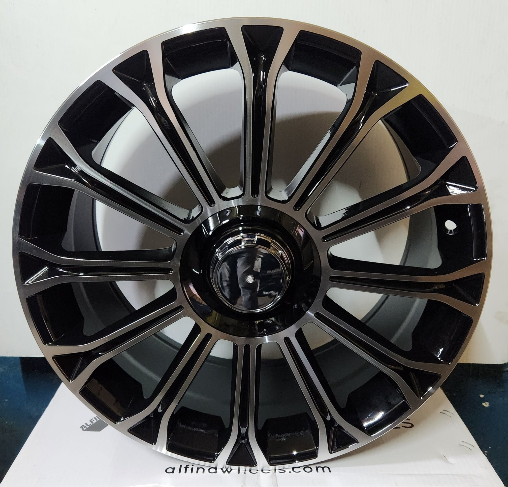 OE - FBX003 - 8 FLOW FORGET WHEELS 18X8 5x112 BLACK MACHINE FACE - Gun Hill Tire House (WTW - WHOLESALE TIRES & WHEELS)