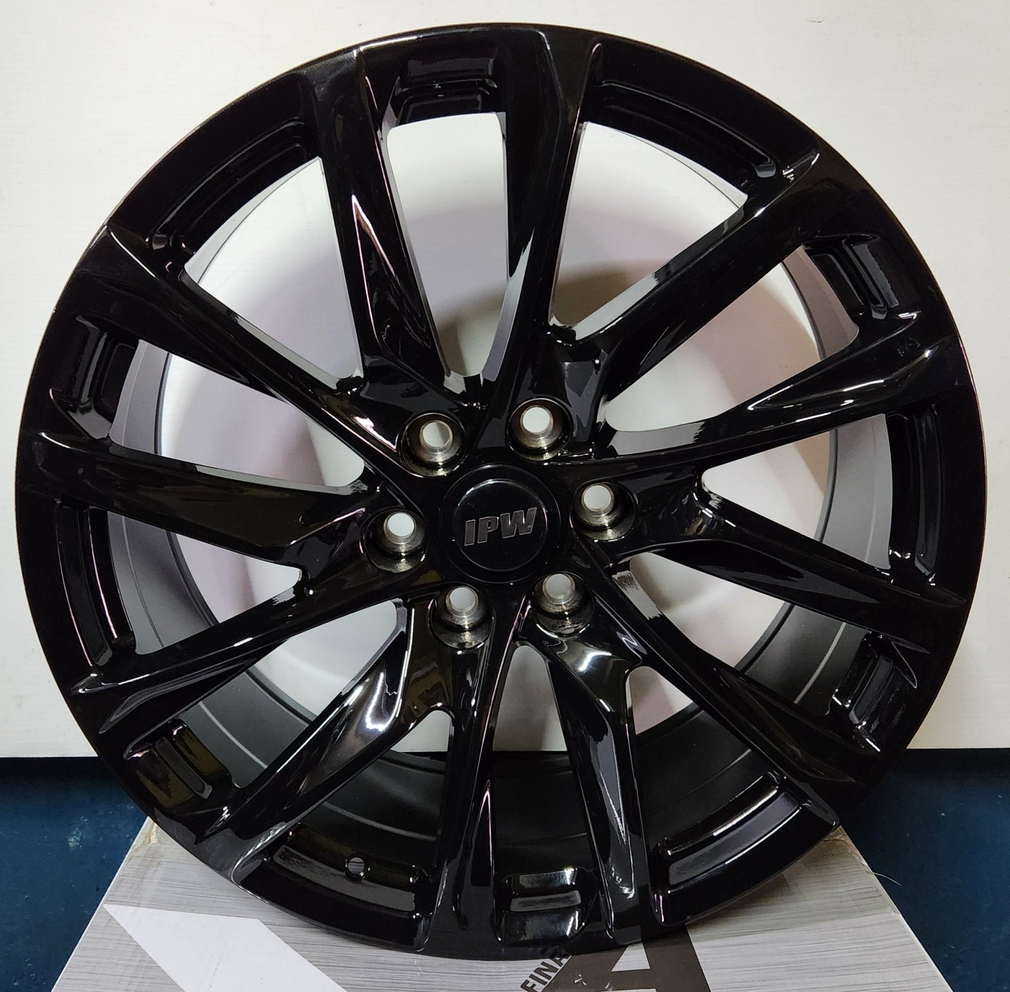21 TAHOE HIGH COUNTRY RE 22Z9.0 6X139.7 PIANO BLACK - Gun Hill Tire House (WTW - WHOLESALE TIRES & WHEELS)