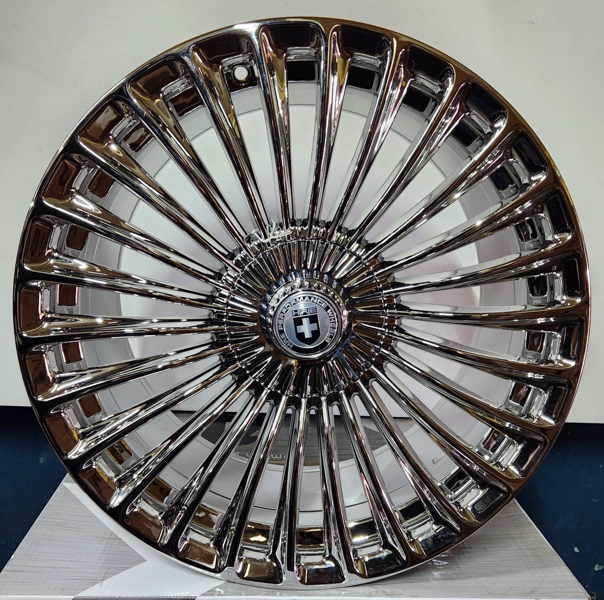 WHEELS OE - 10550 LGF - 812 19x8.5 VACCUM CHROME 5x112 - Gun Hill Tire House (WTW - WHOLESALE TIRES & WHEELS)