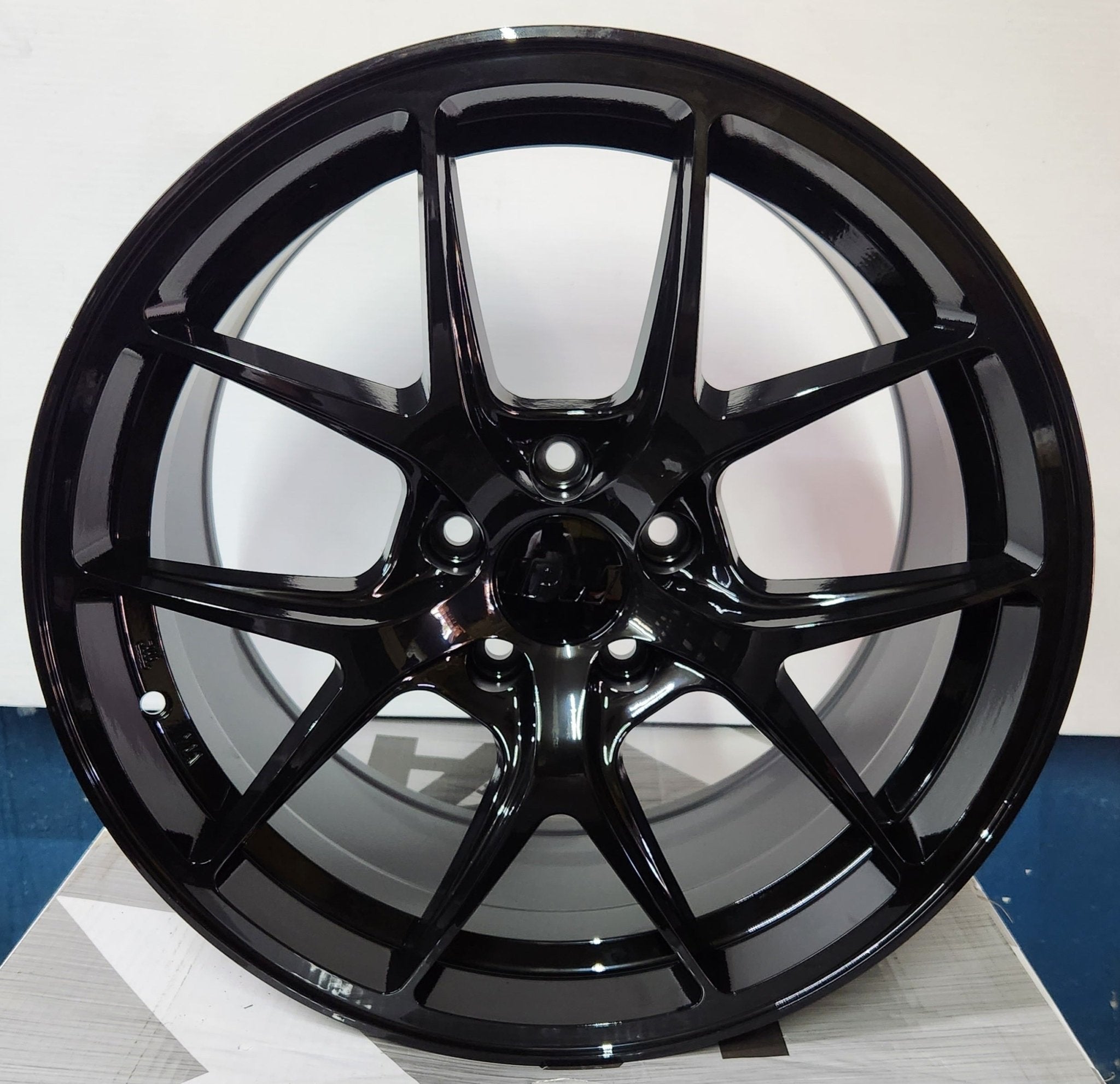 W005 1139 18X8.0 5X114.3 GLOSS BLACK - Gun Hill Tire House (WTW - WHOLESALE TIRES & WHEELS)