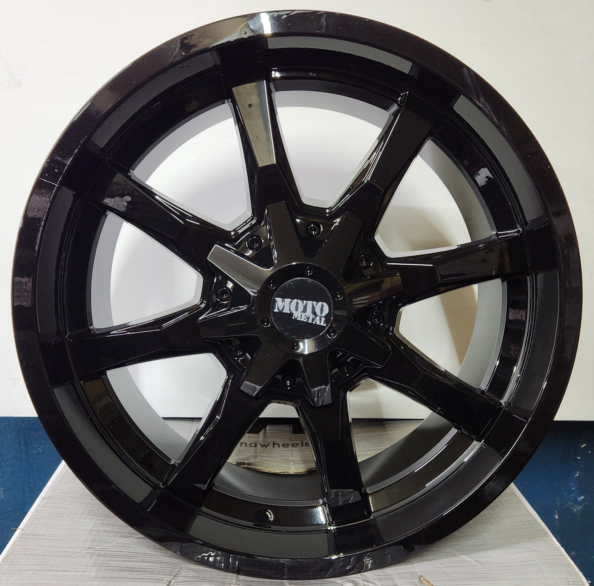 MOTO M0970 20x9 5x139.7 5x150 GLOSS BLACK - Gun Hill Tire House (WTW - WHOLESALE TIRES & WHEELS)