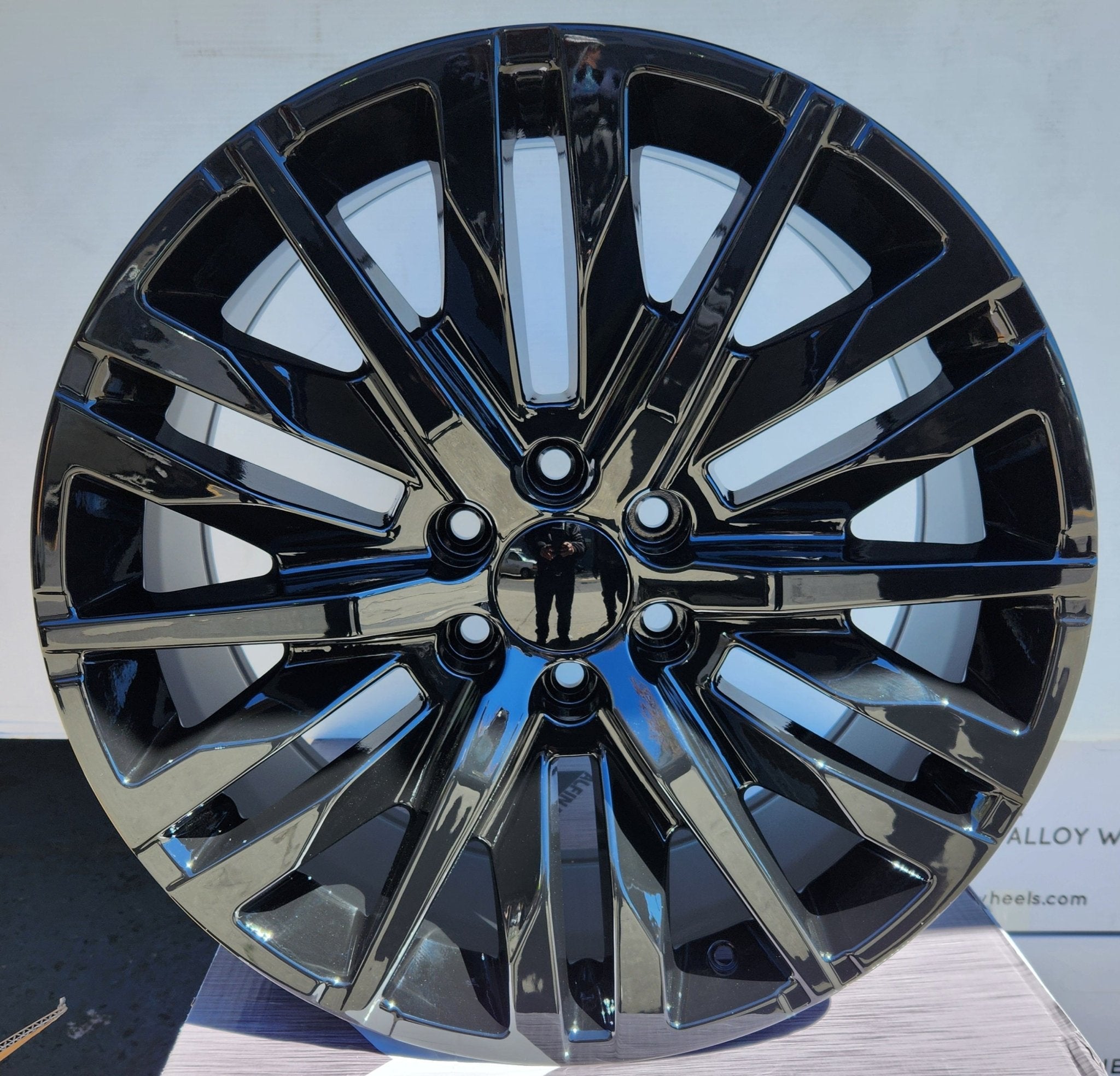 CL48 SUBURBAN STYLE 22x9.0 6x139.7 GLOSS BLACK