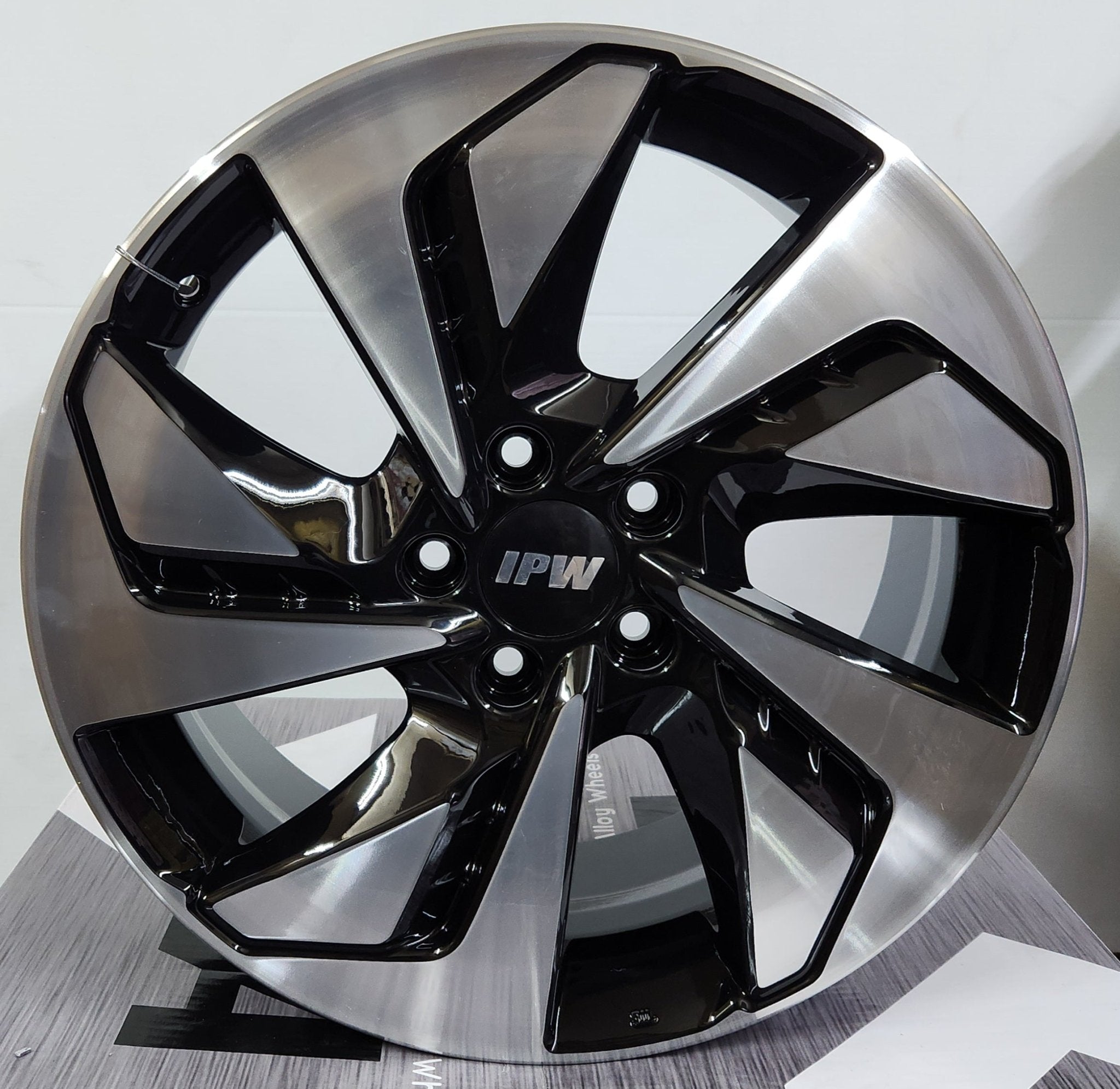 OE - 185208 18x7.0 5x114.3 BLACK MACHINED FACE - Gun Hill Tire House (WTW - WHOLESALE TIRES & WHEELS)