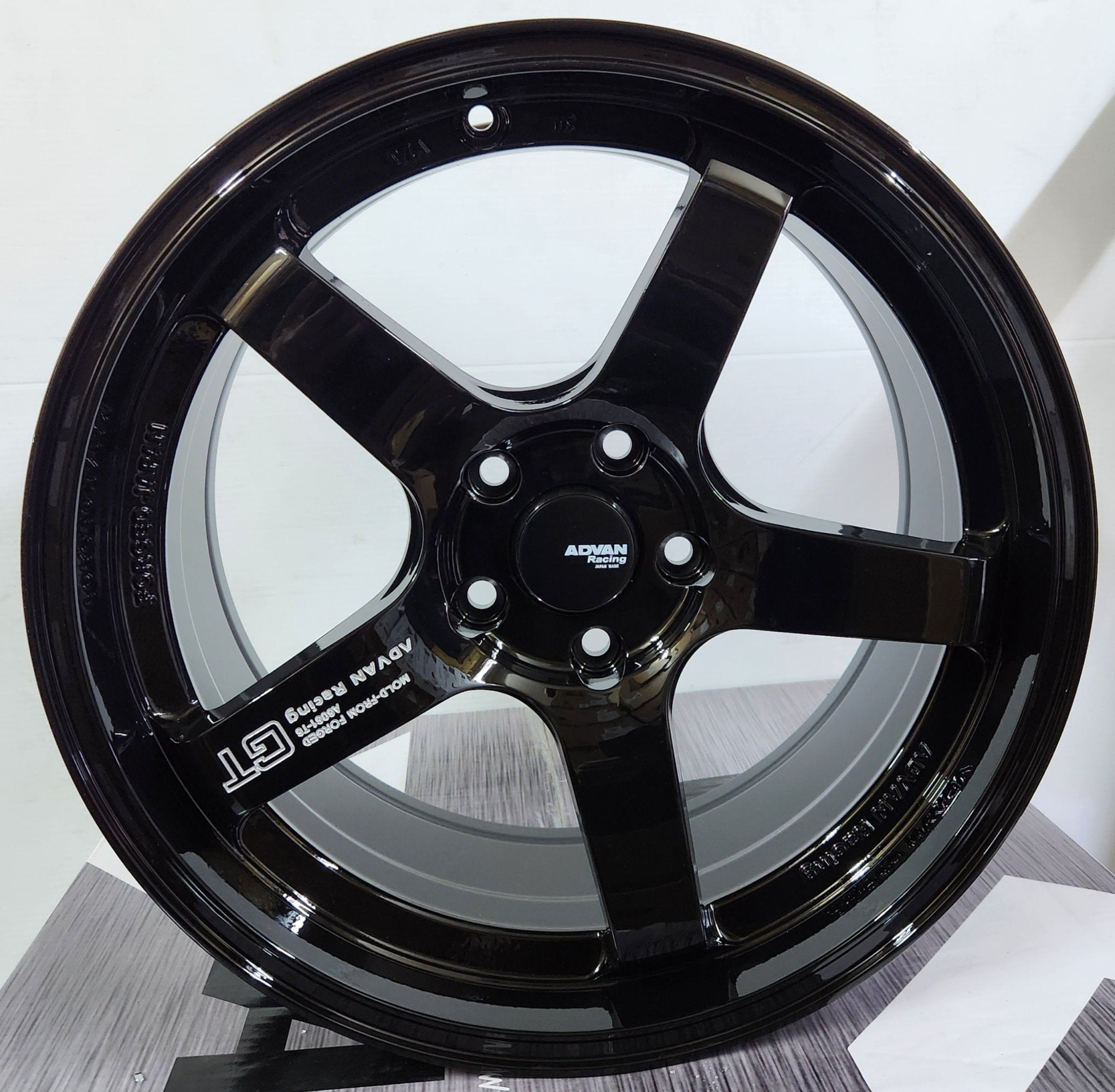 GT-1 GT STYLE EP 18x8.5 5x112 / 5x114.3 GLOSS BLACK WITH LETTERING V