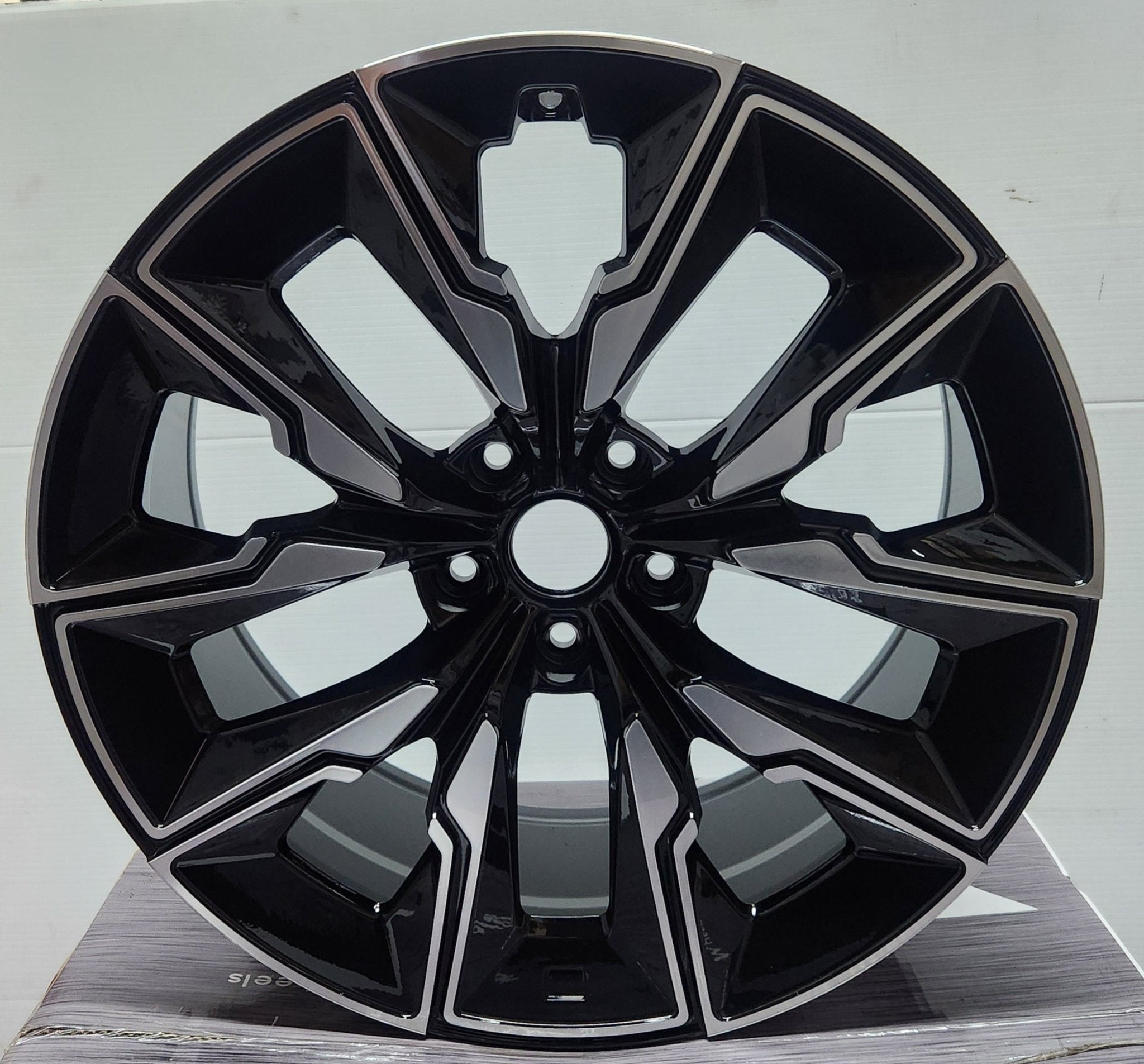 OE - 538 909M STYLE 20x10.0 5x120 GLOSS BLACK MACHINED FACE - Gun Hill Tire House (WTW - WHOLESALE TIRES & WHEELS)