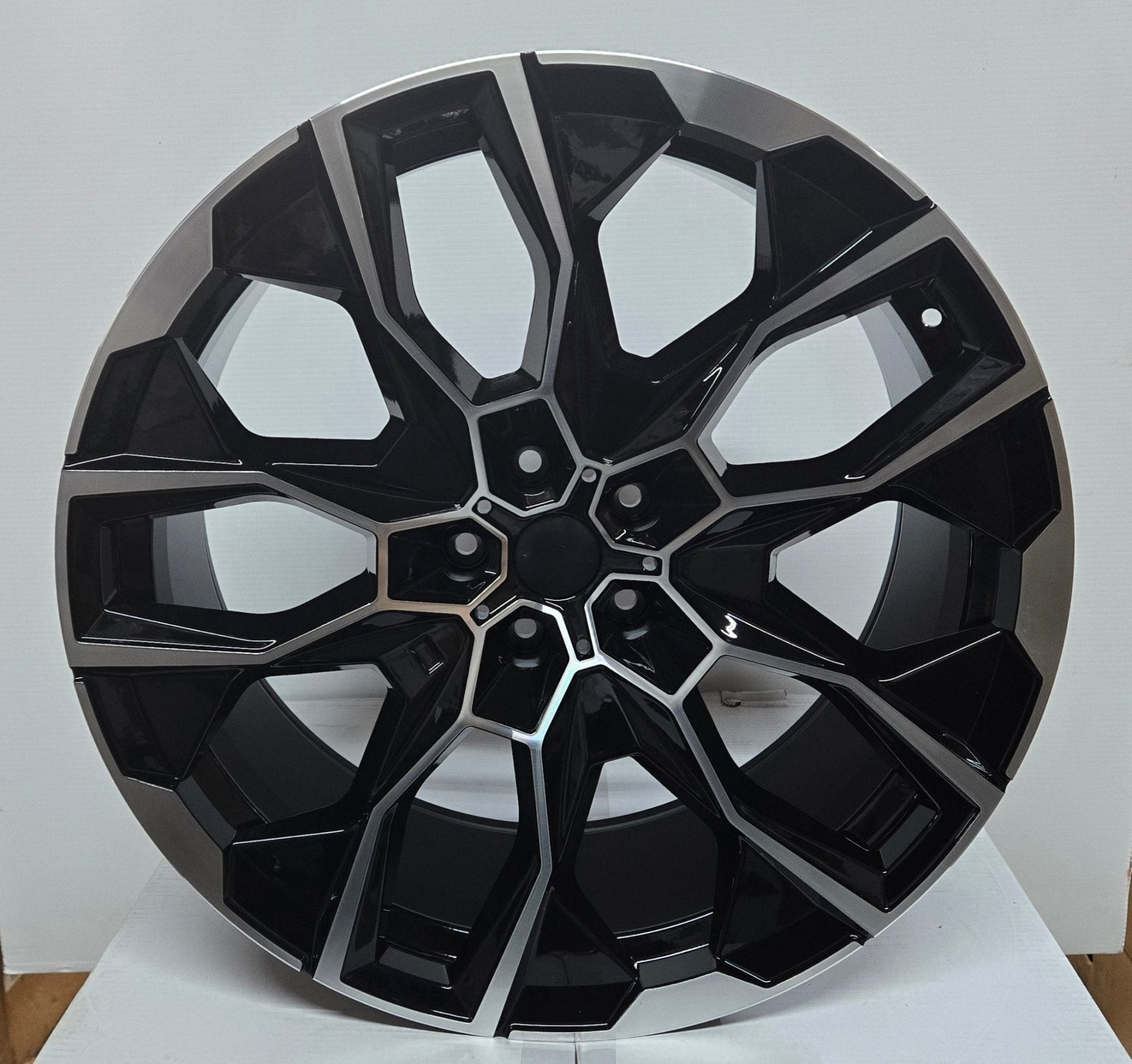 7118 22X10.5 5X120 BLACK MACHINED FACE - Gun Hill Tire House (WTW - WHOLESALE TIRES & WHEELS)