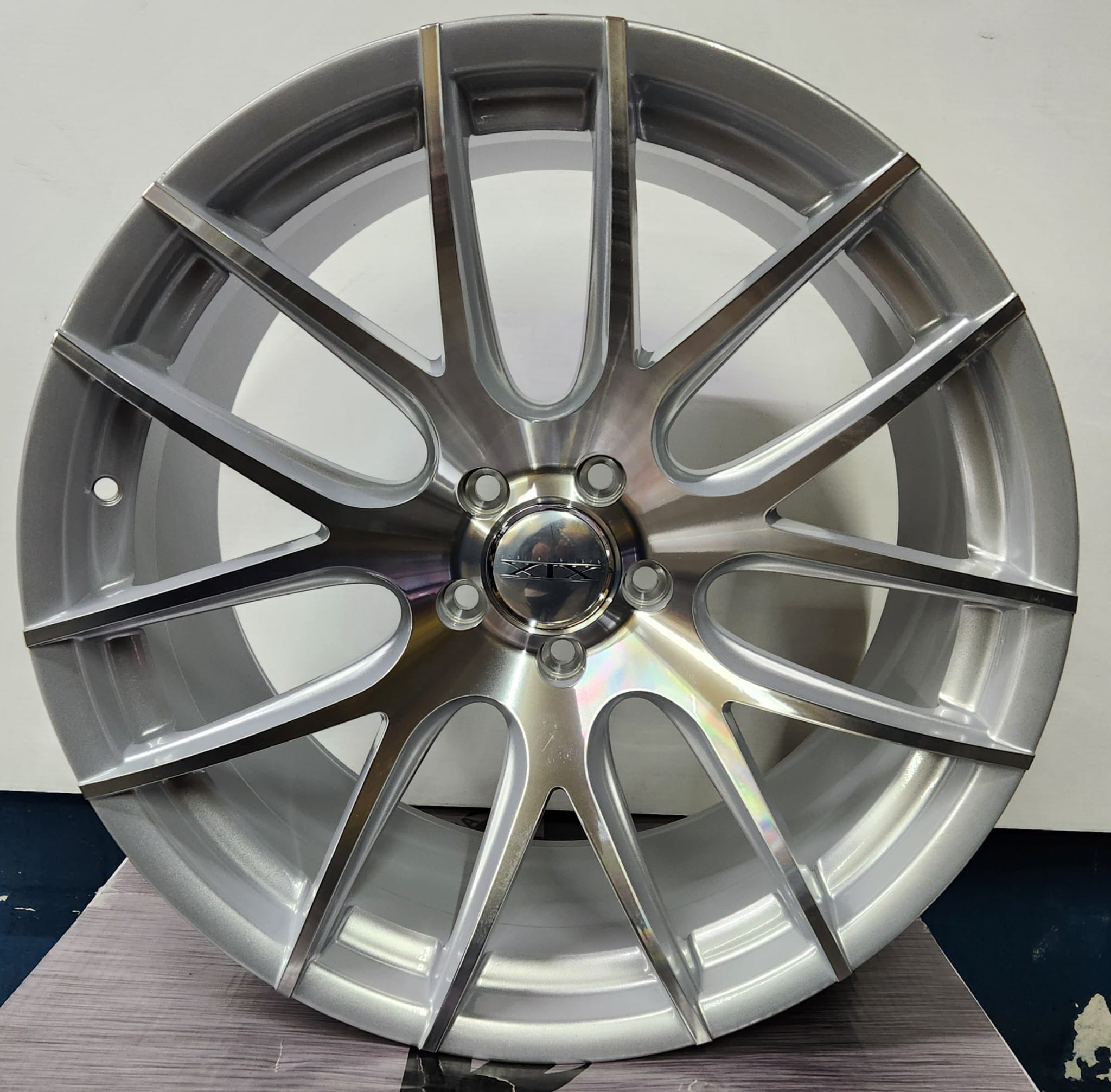 XIX X43 20X9.0 5 - BLANK SILVER MACHINE FACE - Gun Hill Tire House (WTW - WHOLESALE TIRES & WHEELS)