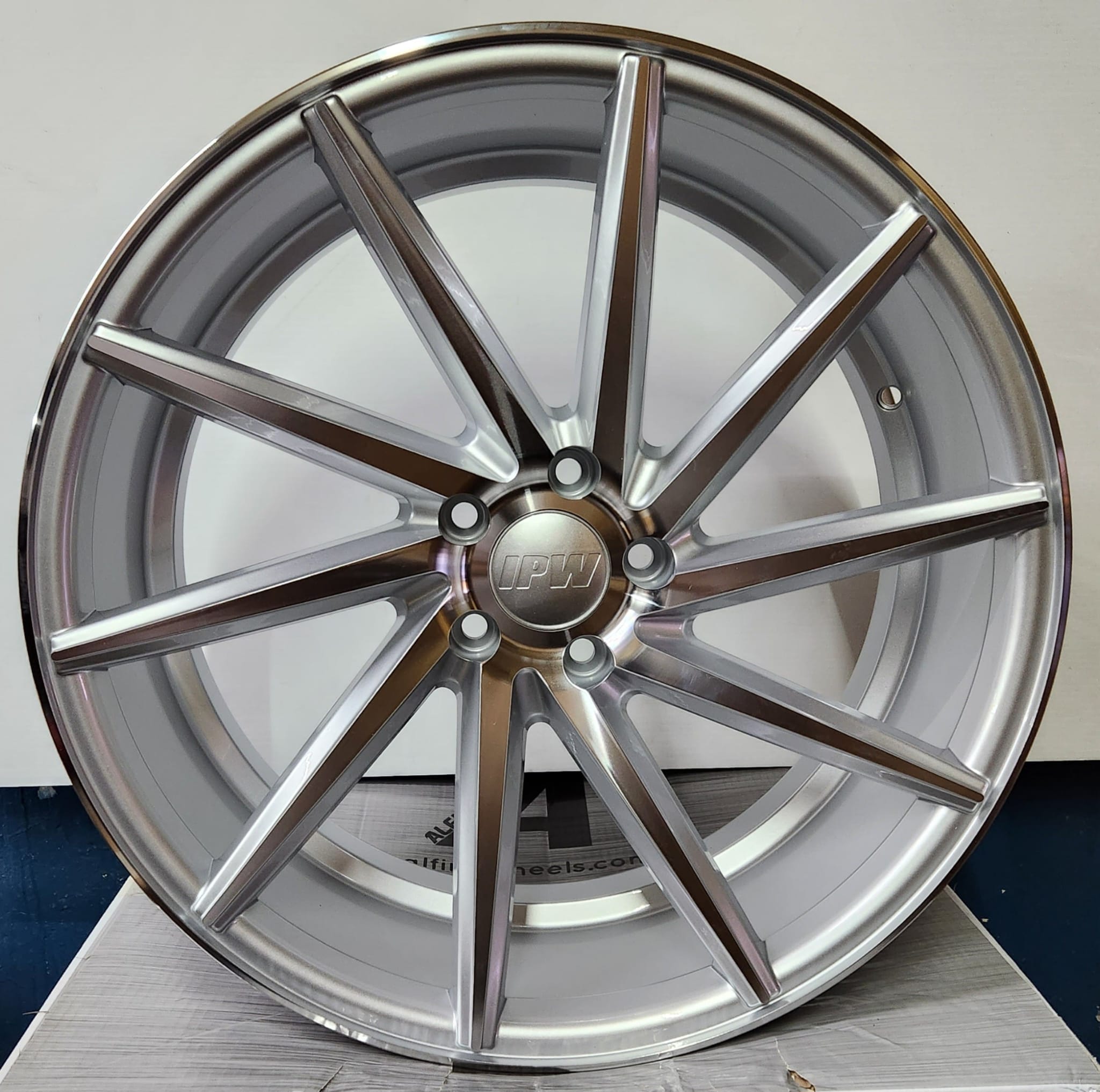 W013 19x8.5 5x112 SILVER MACHINED FACE - Gun Hill Tire House (WTW - WHOLESALE TIRES & WHEELS)