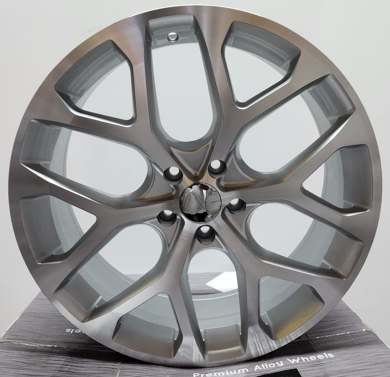 SNOWFLAKE U105 20x7.5 5x114.3 MACHIE FACE SILVER - Gun Hill Tire House (WTW - WHOLESALE TIRES & WHEELS)