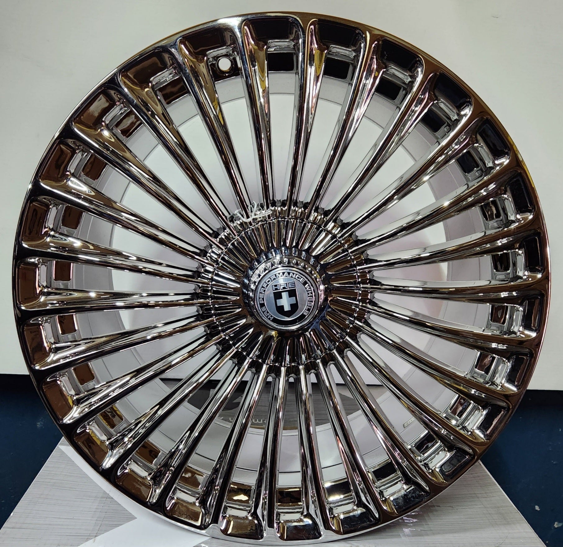 WHEELS OE - 10550 LGF - 812 19x9.5 VACCUM CHROME 5x112 - Gun Hill Tire House (WTW - WHOLESALE TIRES & WHEELS)