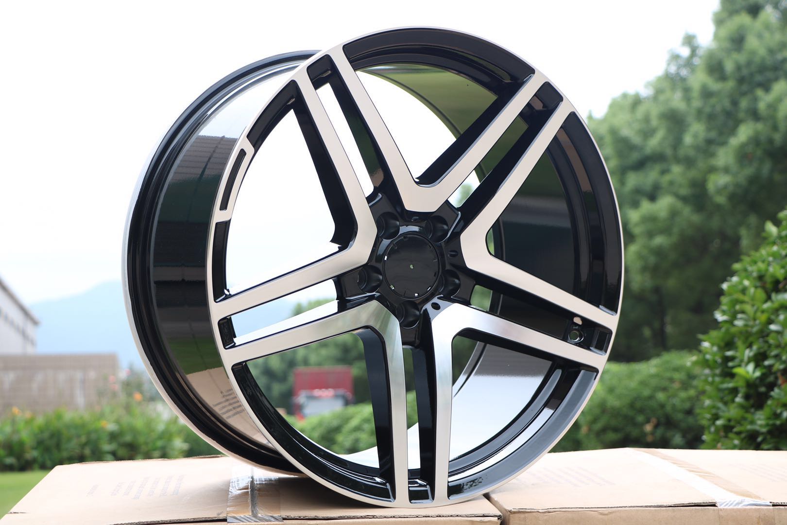 W815 - Gunmetal Machied Face 18x9.5 ET35 5x112 CB66.6 - Gun Hill Tire House (WTW - WHOLESALE TIRES & WHEELS)