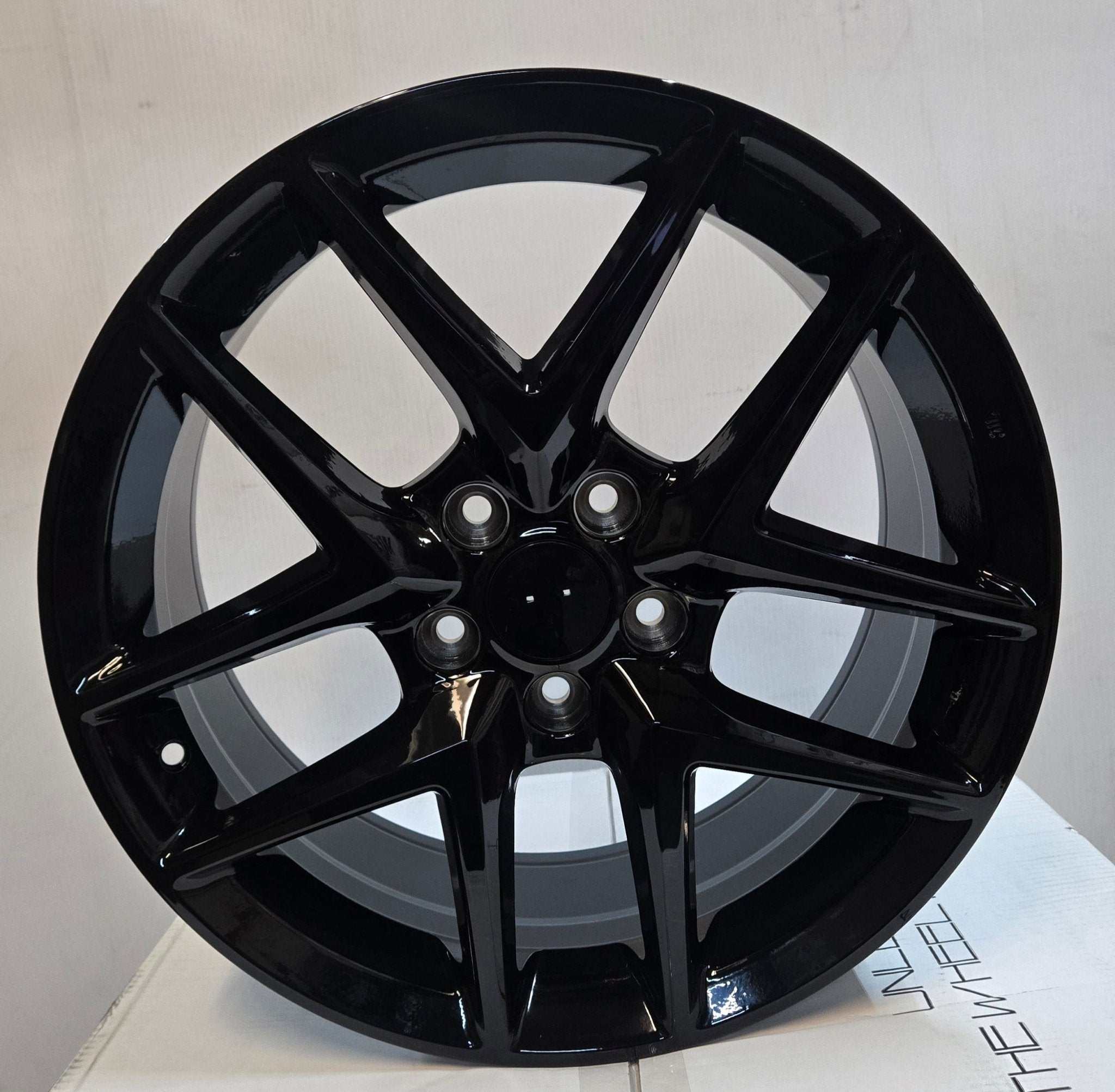 H3250F 18X8.0 5X114.3 PIANO BLACK - Gun Hill Tire House (WTW - WHOLESALE TIRES & WHEELS)