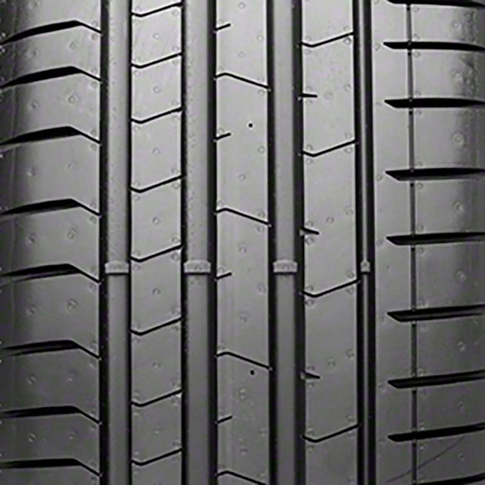 255/30R20 Pirelli P Zero (Pz4 - Luxury) Summer 92Y XL Passenger Tire - Gun Hill Tire House (WTW - WHOLESALE TIRES & WHEELS)