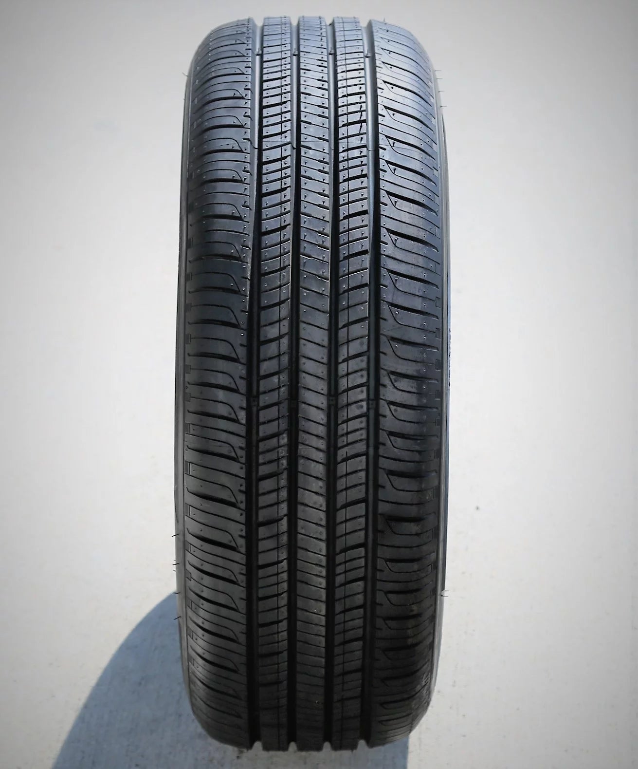 215/55R17 Hankook Kinergy GT H436 All - Season Tire - 94H - Gun Hill Tire House (WTW - WHOLESALE TIRES & WHEELS)