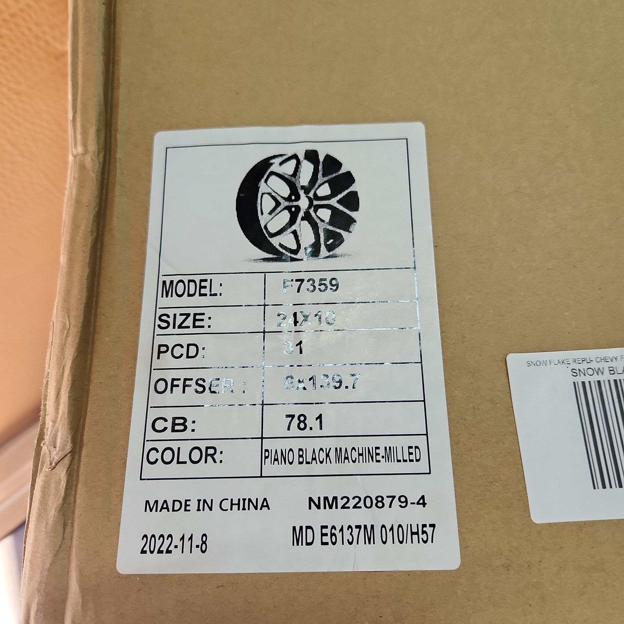 SNOW FLAKE - CHEVY F7359 24X10 6X139.7 PIANO BLACK MILLING SPOKES - Gun Hill Tire House (WTW - WHOLESALE TIRES & WHEELS)