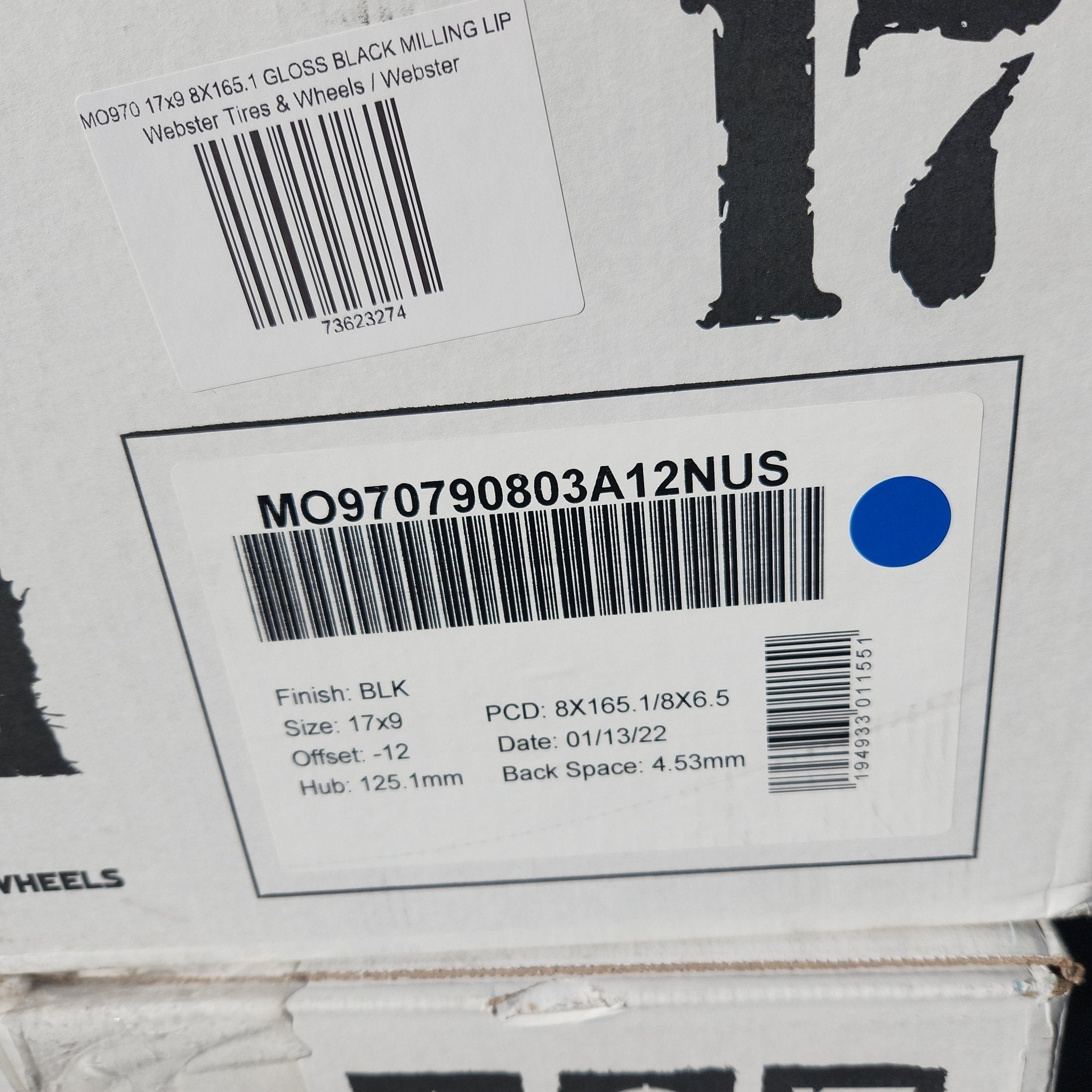 MO970 17x9 8X165.1 GLOSS BLACK MILLING LIP - Gun Hill Tire House (WTW - WHOLESALE TIRES & WHEELS)