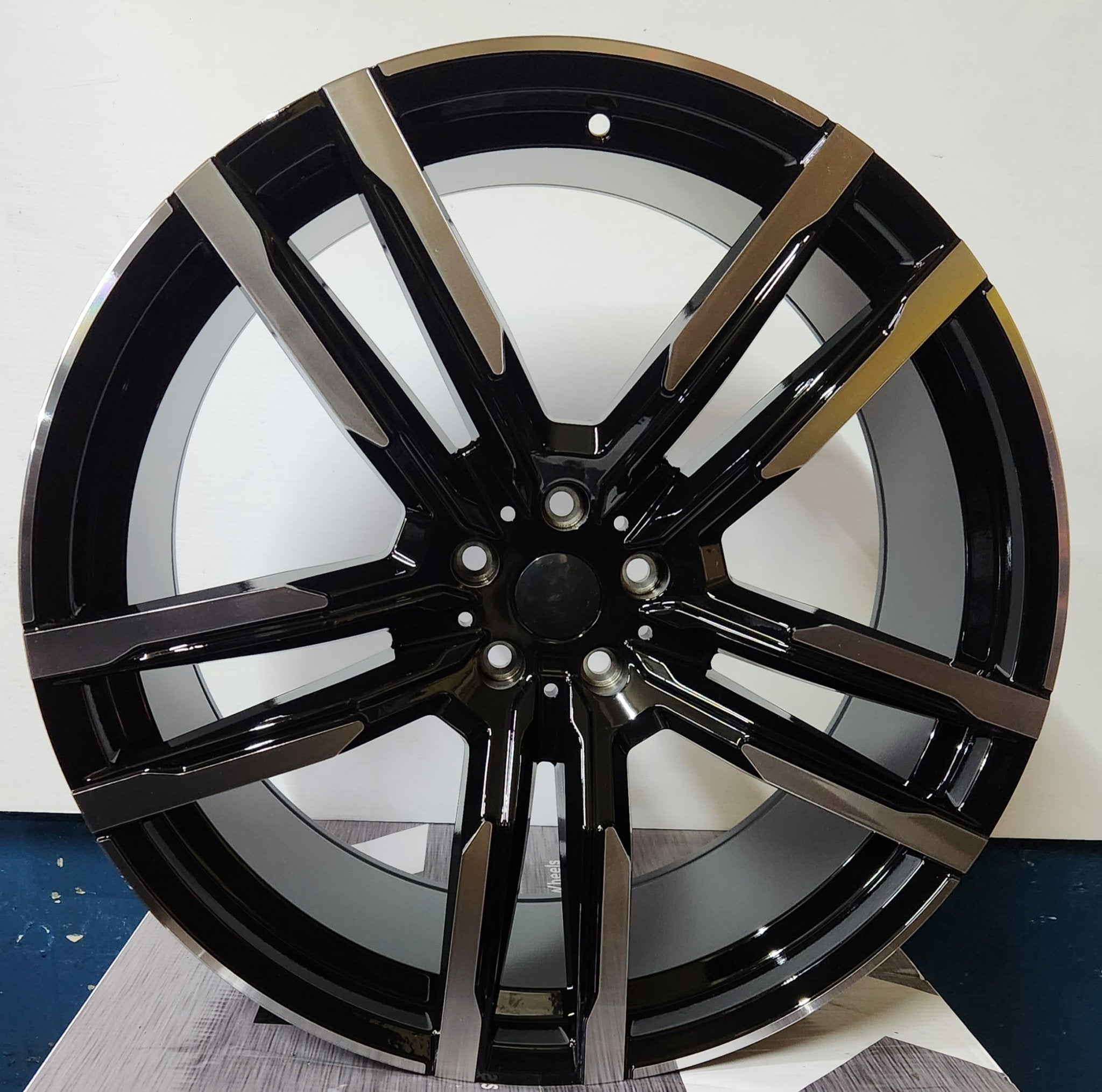 OE - 5511 808M STYLE 22X10.5 5X112 PIANO BLACK MACHINED FACE - Gun Hill Tire House (WTW - WHOLESALE TIRES & WHEELS)