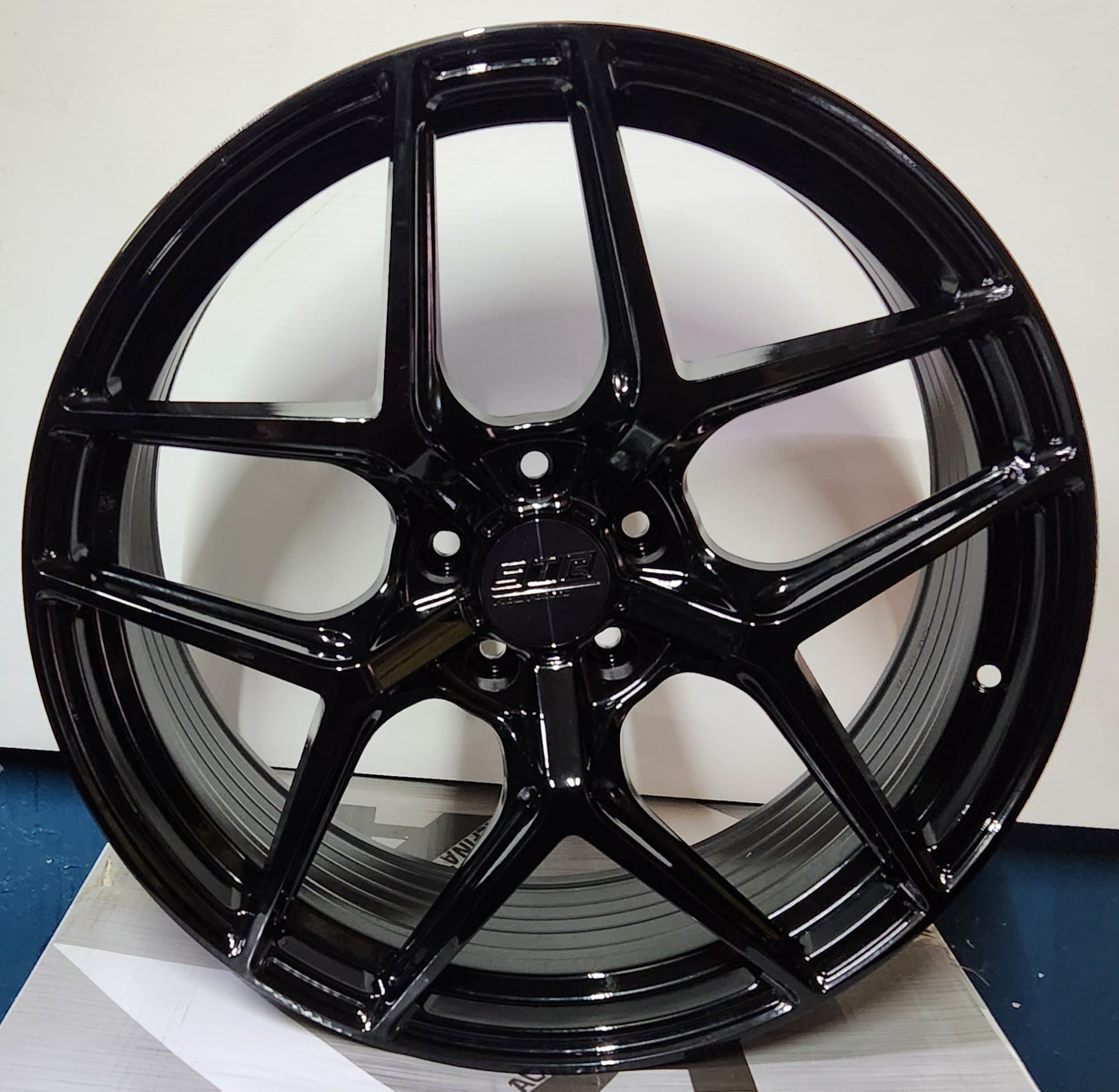 STR 908 20X8.5 5X114.3 GLOSS BLACK - Gun Hill Tire House (WTW - WHOLESALE TIRES & WHEELS)