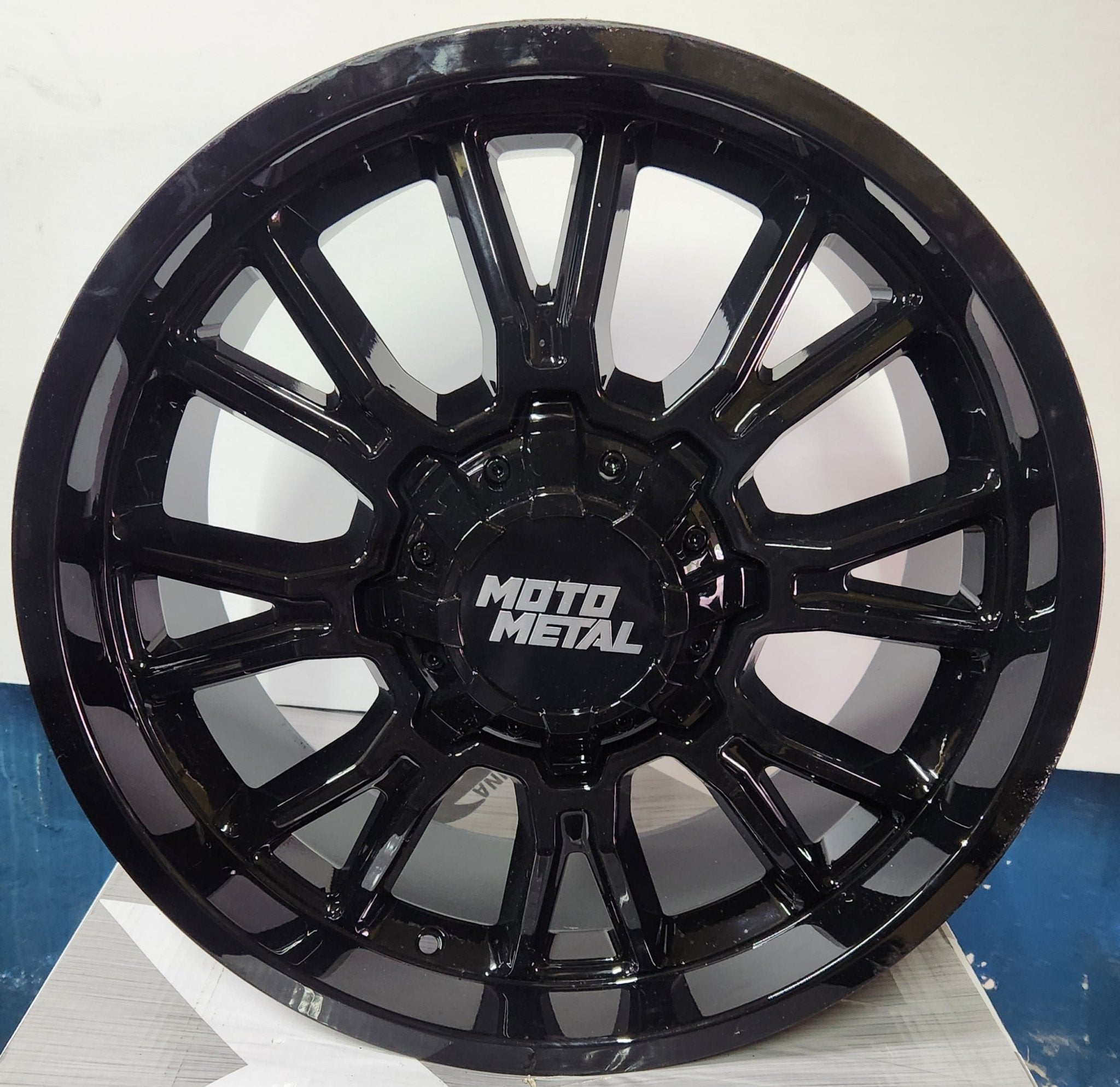 MO810BX 20x9 6x135/ 6x139.7 GLOSS BLACK - Gun Hill Tire House (WTW - WHOLESALE TIRES & WHEELS)