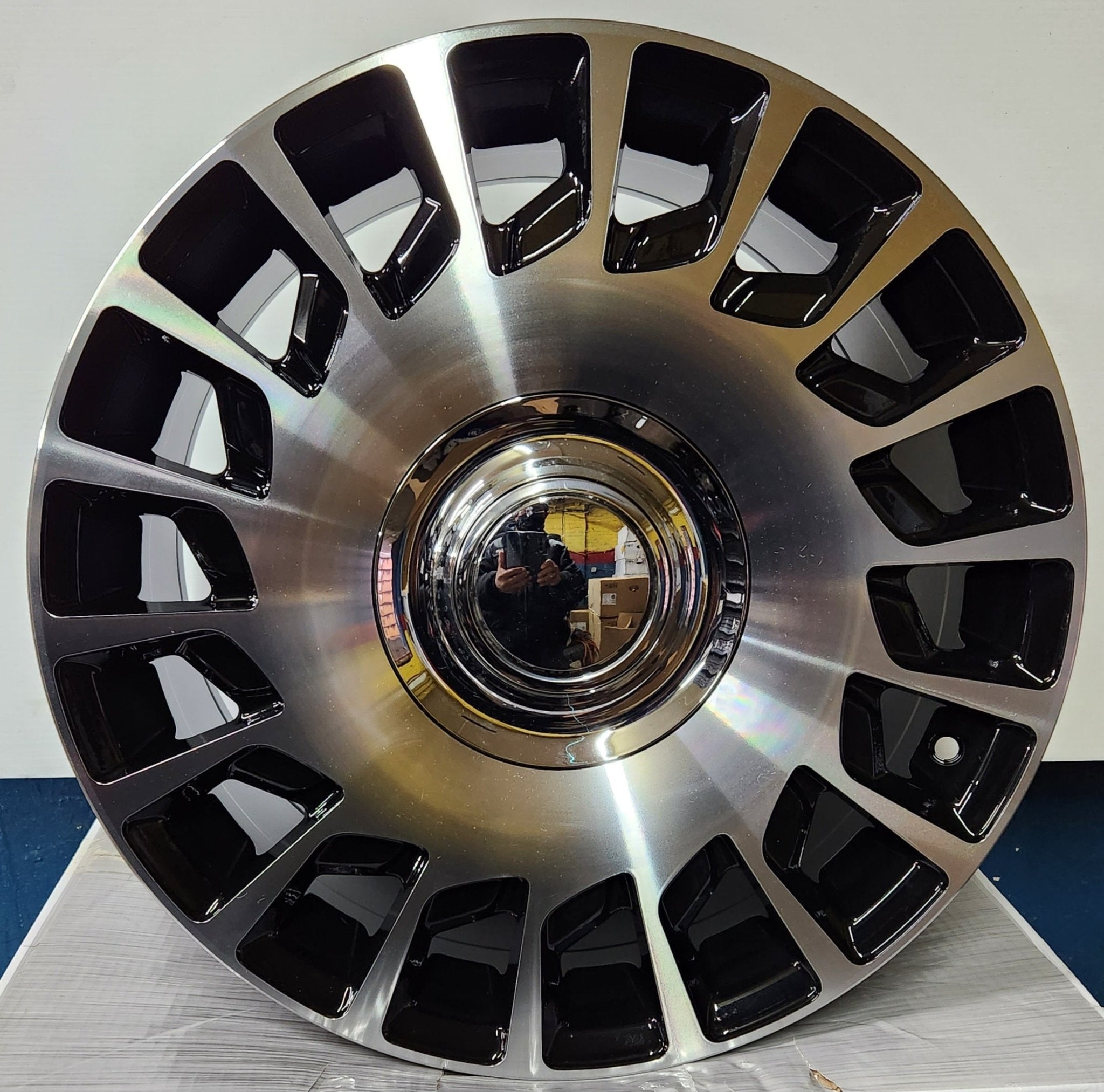 OE 181801 18X8.5 5X112 PIANO BLACK WITH FLOATING CAP - Gun Hill Tire House (WTW - WHOLESALE TIRES & WHEELS)