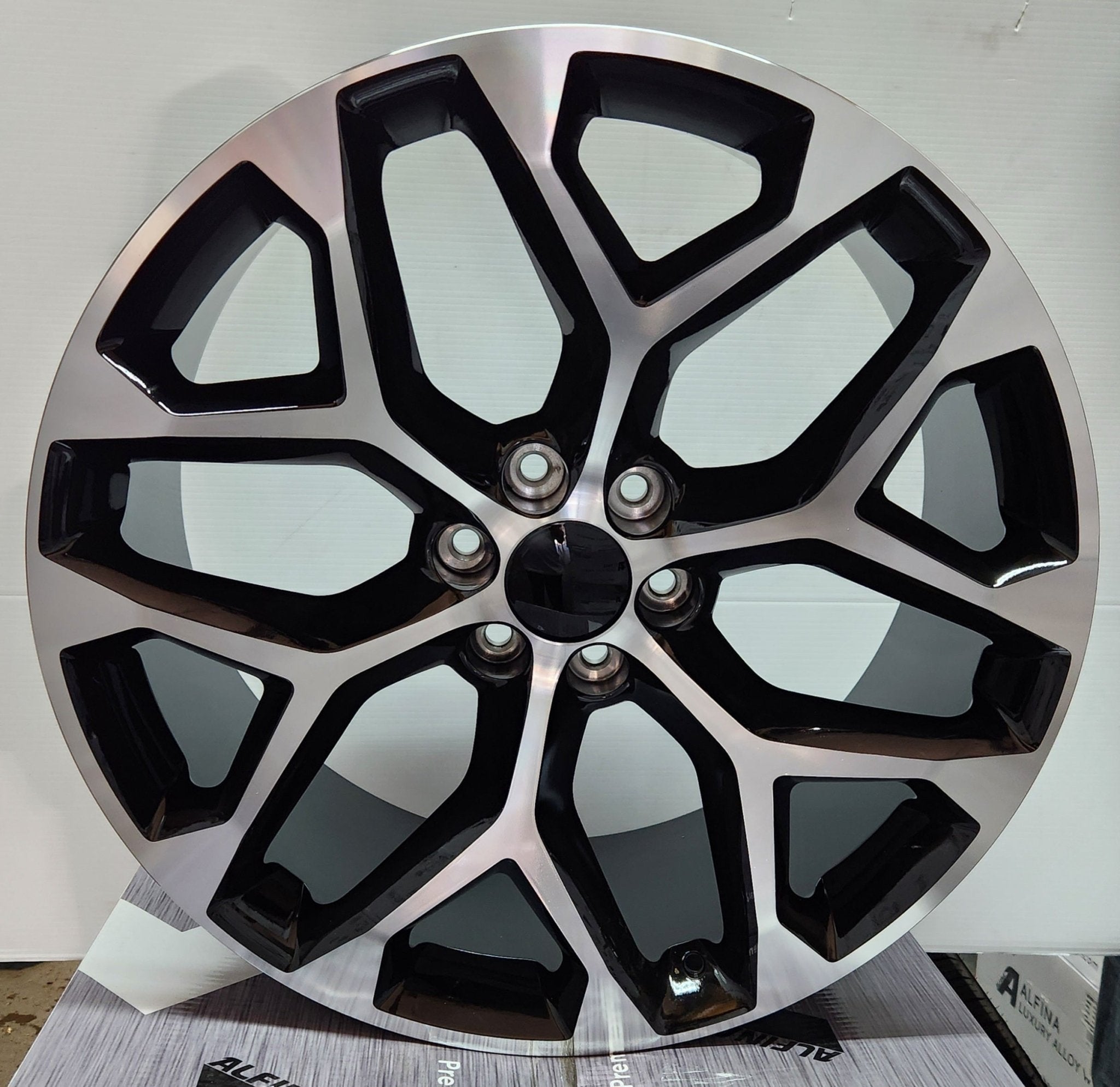 D6121 24X10 6X139.7 PIANO BLACK MACHINED FACE - Gun Hill Tire House (WTW - WHOLESALE TIRES & WHEELS)