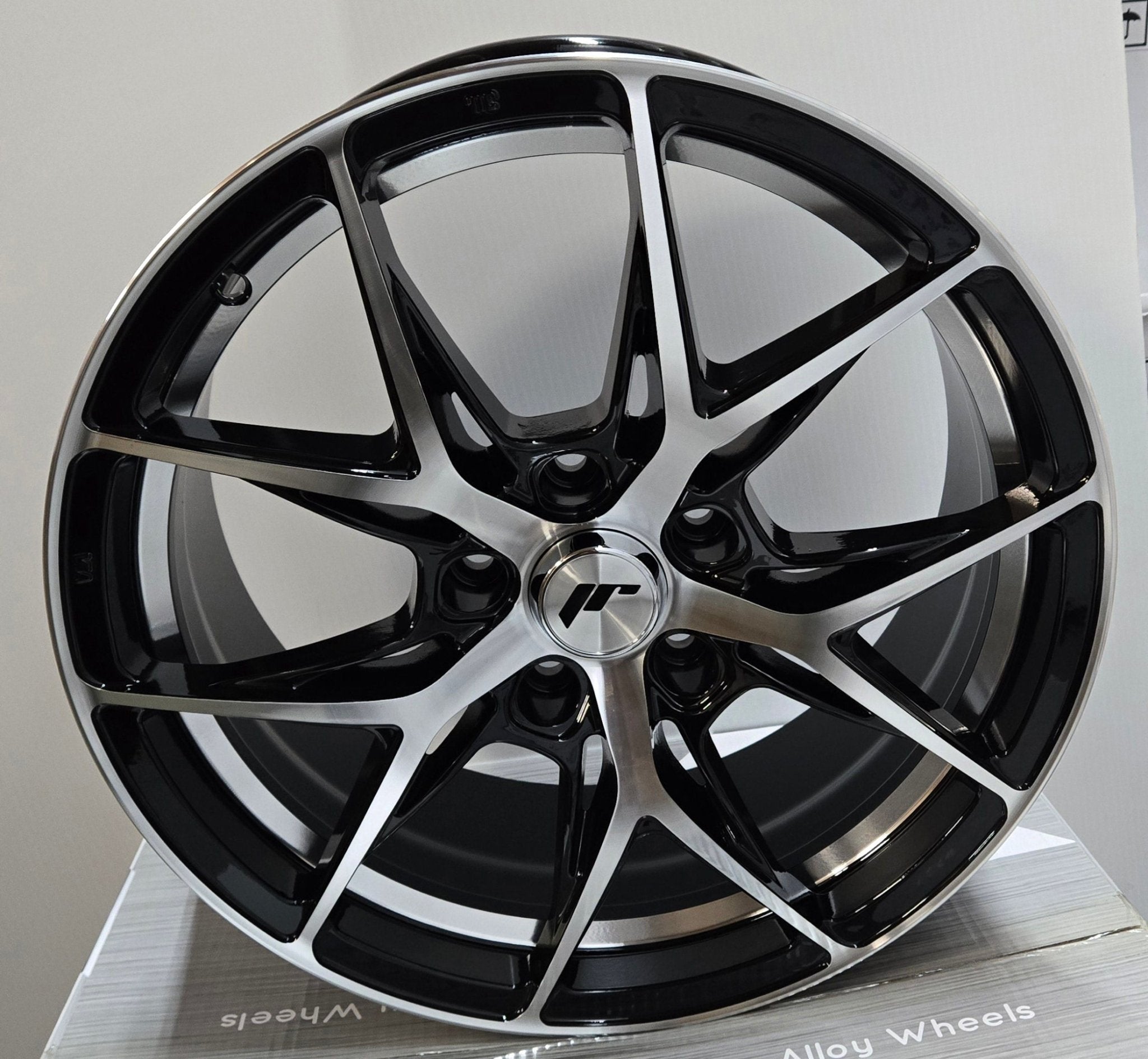 MD751 17X7.5 5X114.3 PIANO BLACK MACCHINED FACE UNDER CUT - Gun Hill Tire House (WTW - WHOLESALE TIRES & WHEELS)
