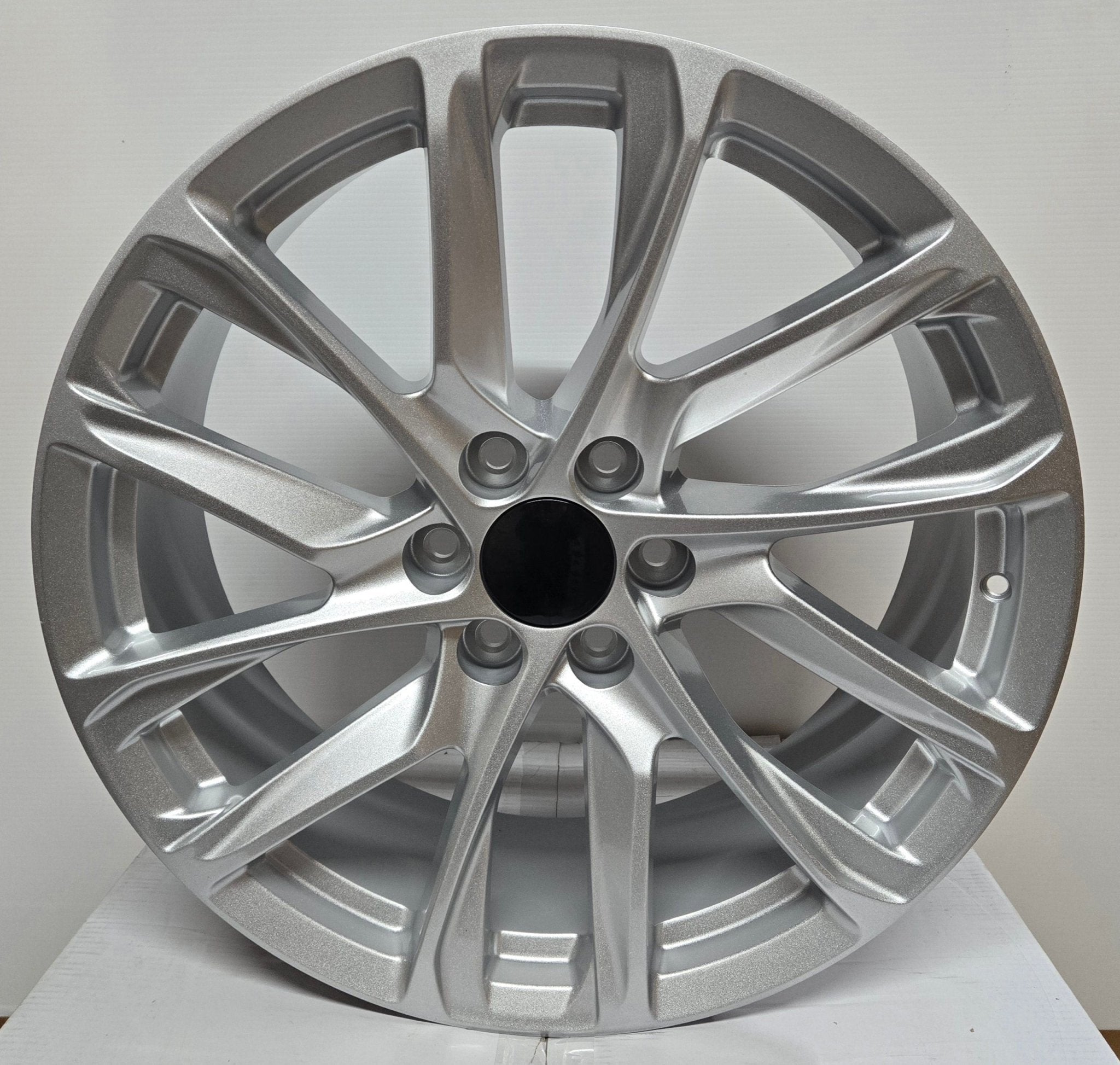 2223 22X9.0 6X139.7 SILVER - Gun Hill Tire House (WTW - WHOLESALE TIRES & WHEELS)