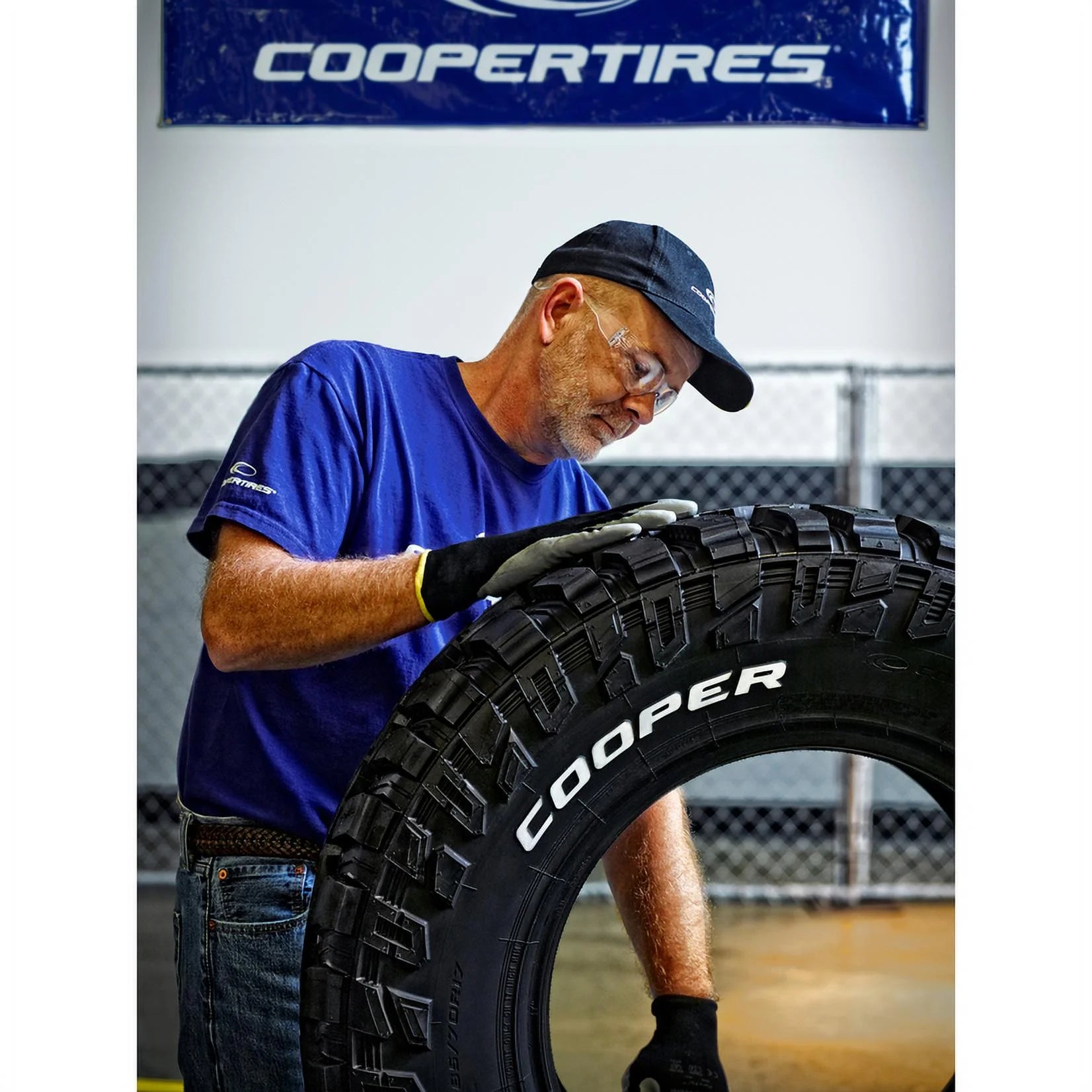 LT275/70R18 Cooper Discoverer S/T Maxx All Terrain 125/122Q E Light Truck Tire - Gun Hill Tire House (WTW - WHOLESALE TIRES & WHEELS)
