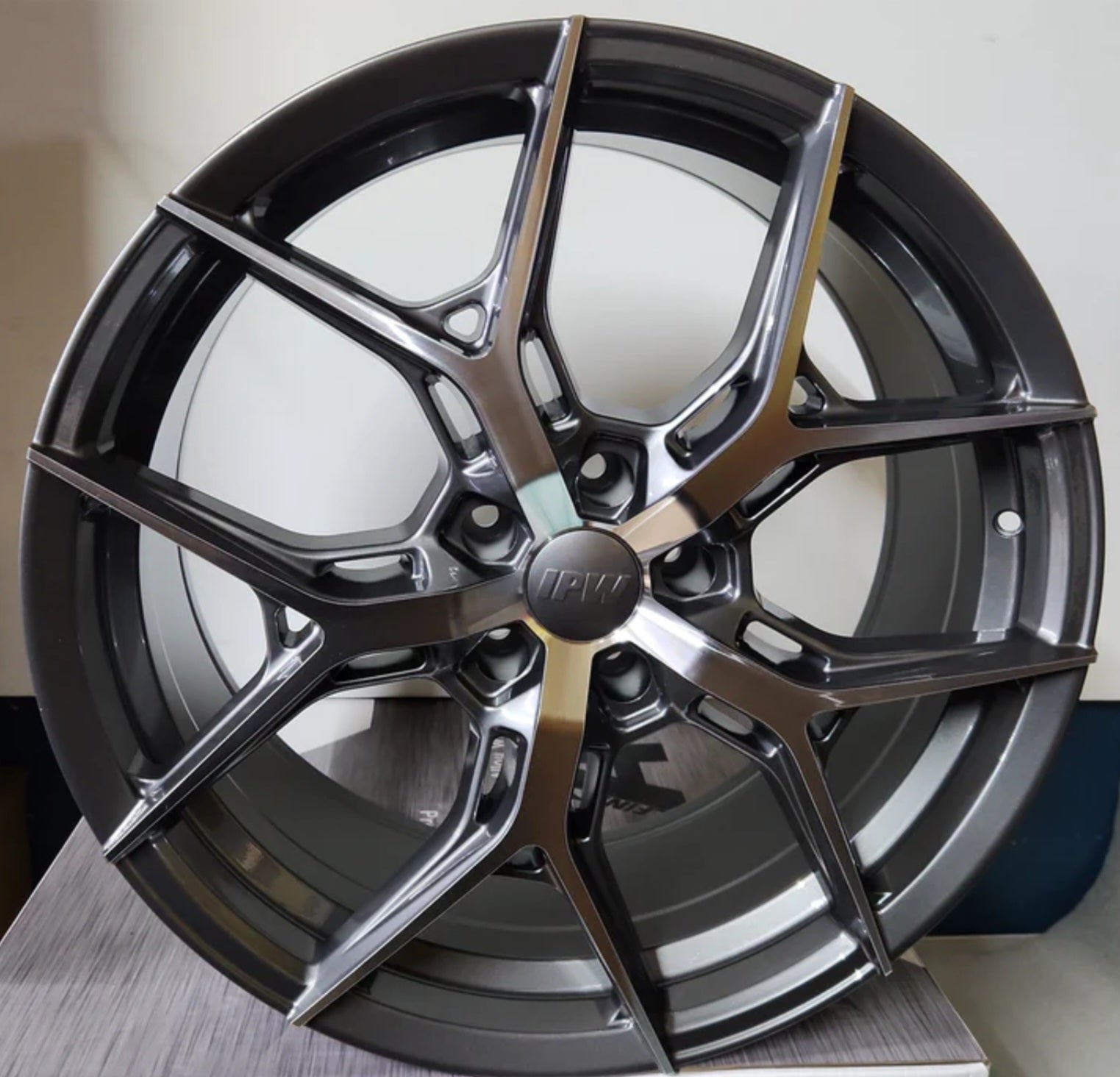 W1500 GMF 20X8.5 5X114.3 - Gun Hill Tire House (WTW - WHOLESALE TIRES & WHEELS)