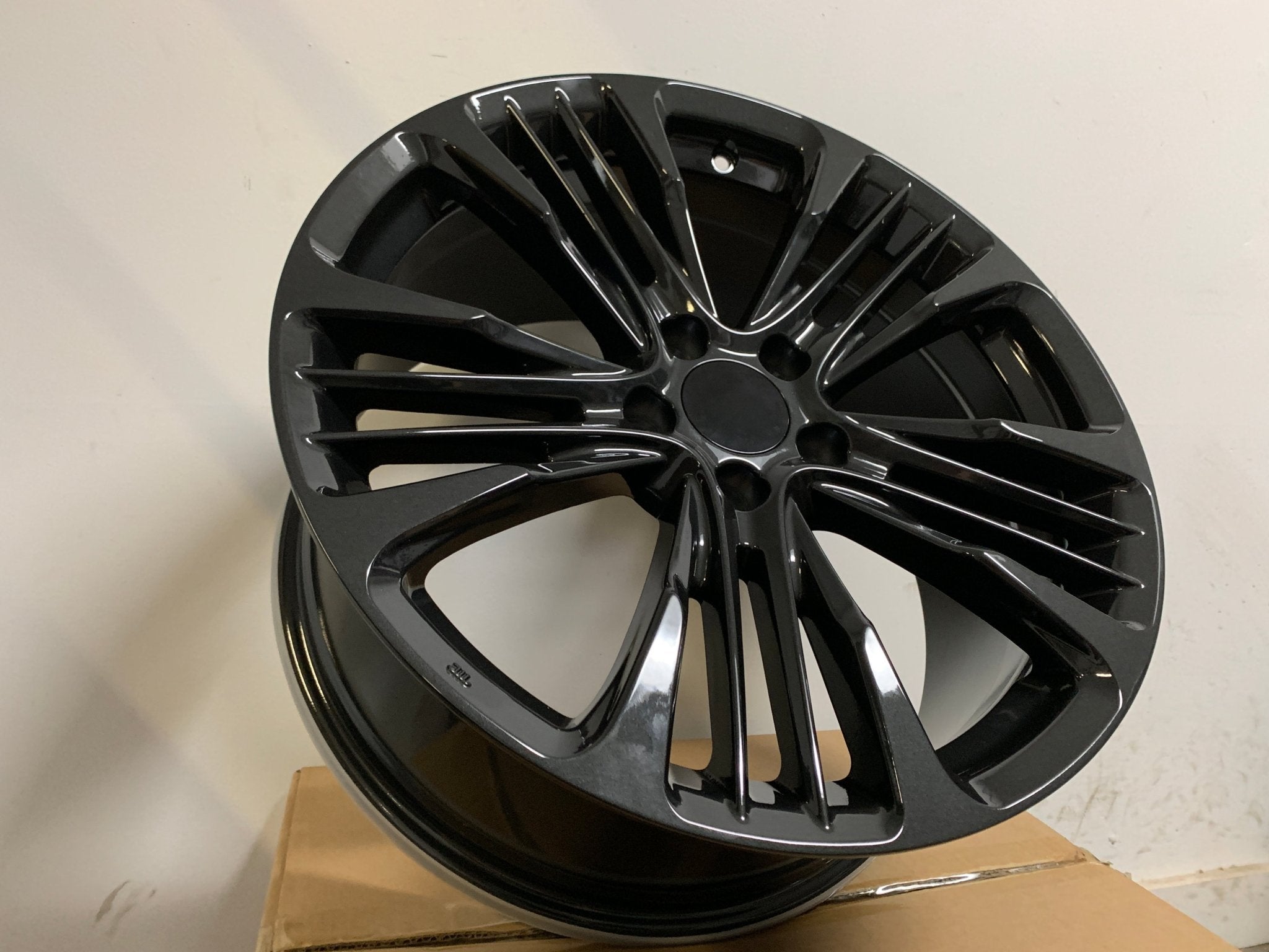 W318 1467 Dark Black Gunmetal 19x8.5 ET50 5x114.3 CB64.1 - Gun Hill Tire House (WTW - WHOLESALE TIRES & WHEELS)