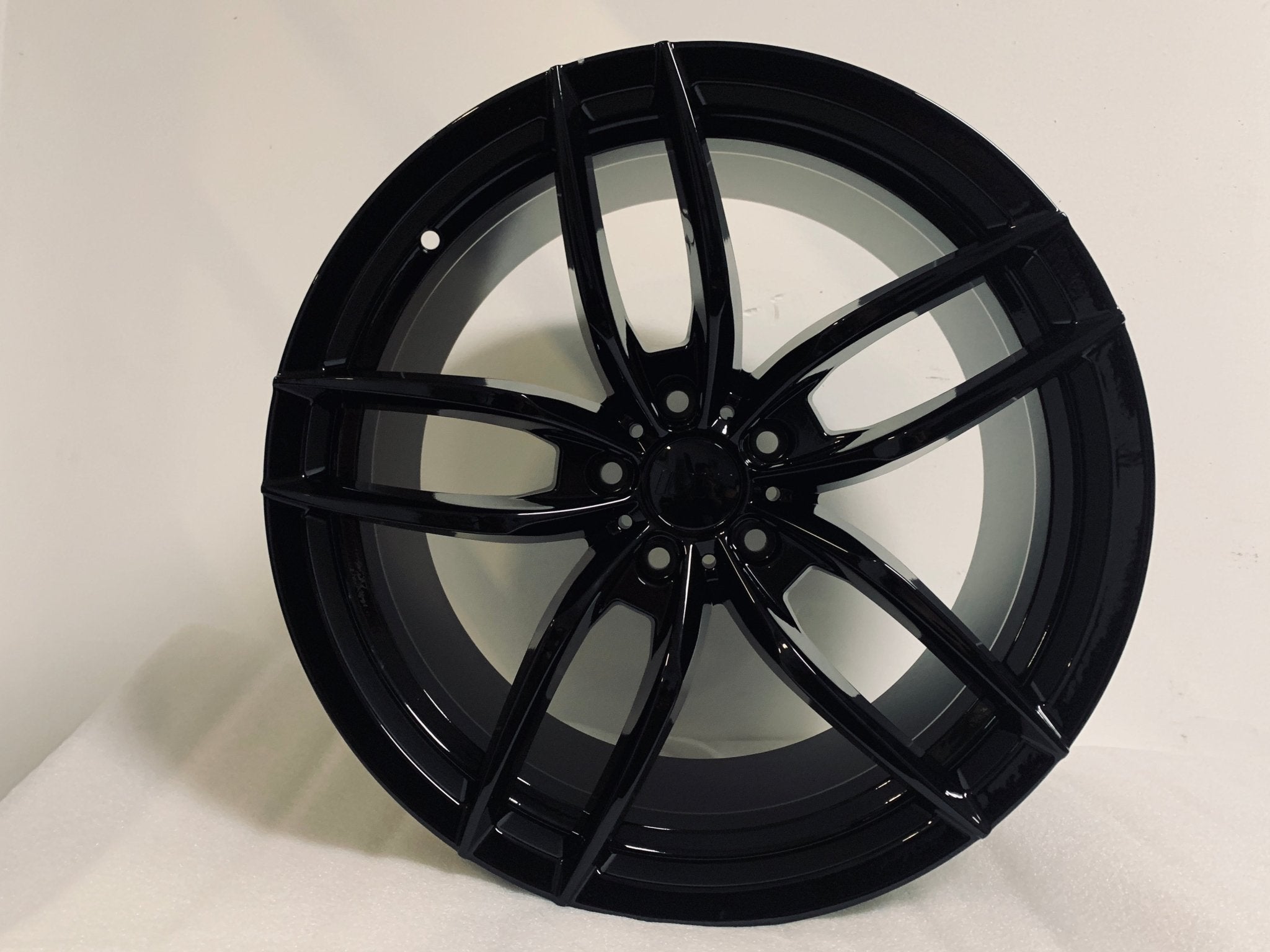 W524 D1407 20x9.5 Gloss Black 20x8.5 Et35 5x114.3 CB73.1 - Gun Hill Tire House (WTW - WHOLESALE TIRES & WHEELS)
