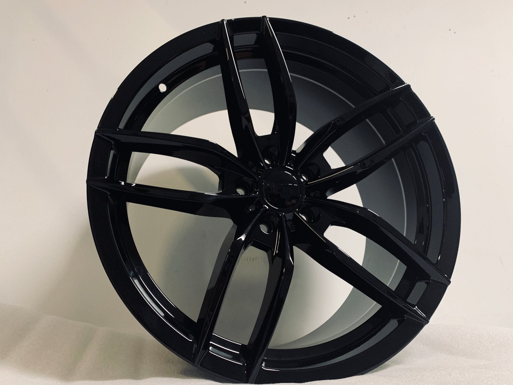 W524 D1407 20x9.5 Gloss Black 20x8.5 Et35 5x114.3 CB73.1 - Gun Hill Tire House (WTW - WHOLESALE TIRES & WHEELS)