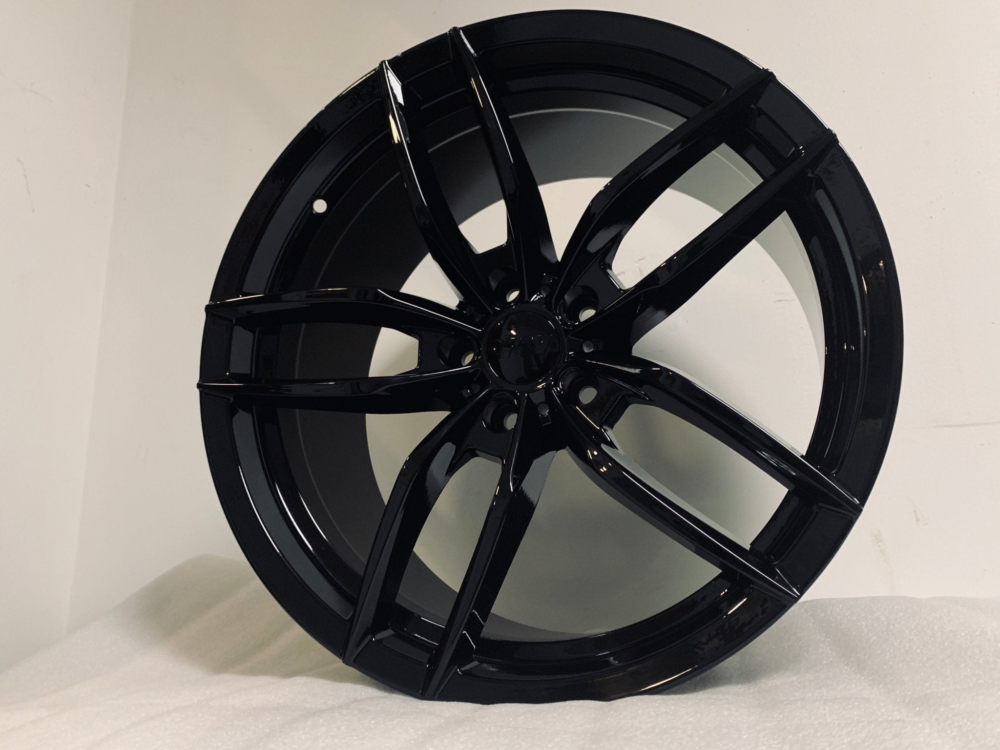 W524 D1407 20x9.5 Gloss Black 20x8.5 Et35 5x114.3 CB73.1 - Gun Hill Tire House (WTW - WHOLESALE TIRES & WHEELS)