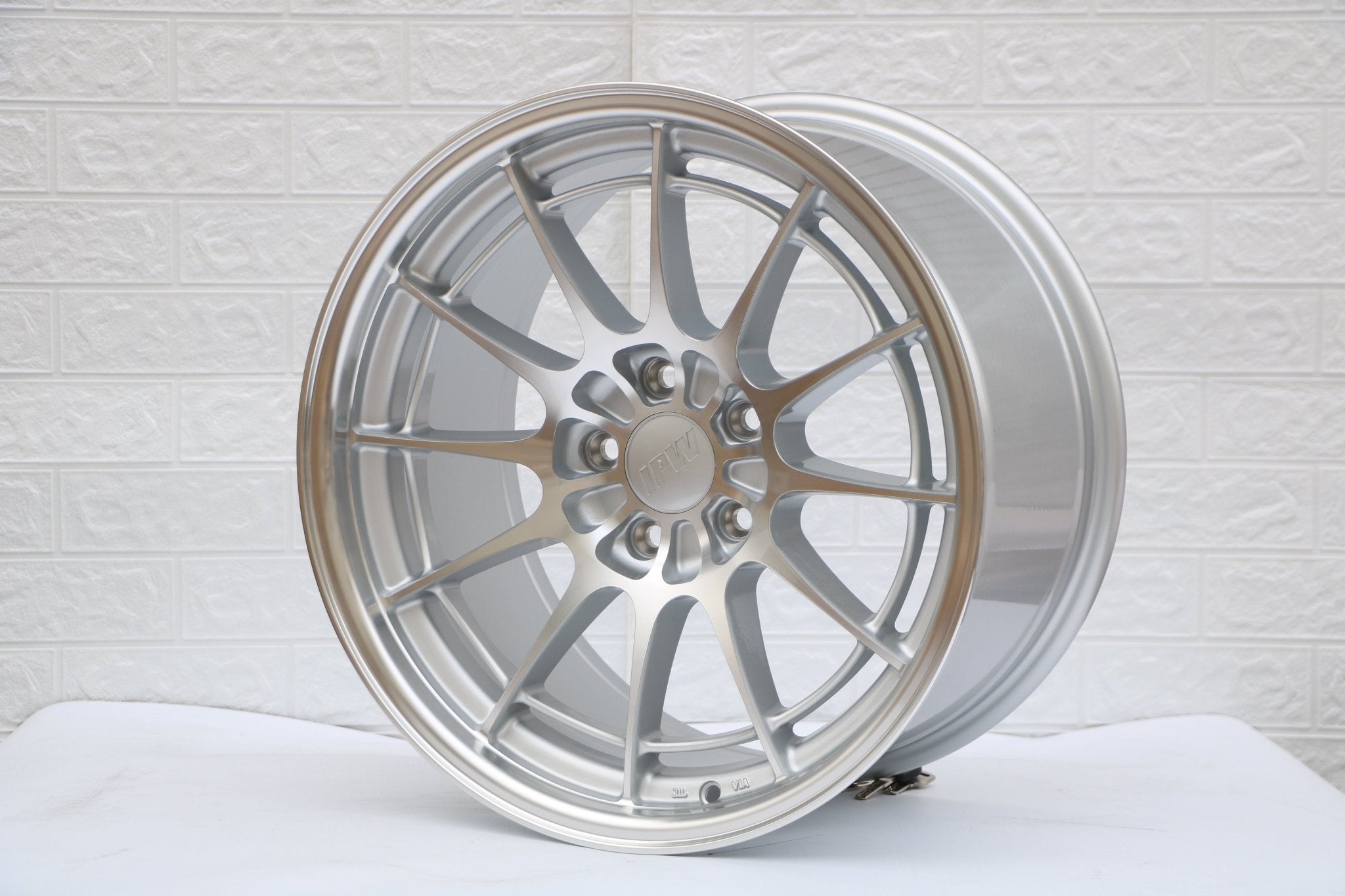 W569 XH064 Silver Machined Face 19x8.5 ET35 5x114.3 CB73.1 - Gun Hill Tire House (WTW - WHOLESALE TIRES & WHEELS)