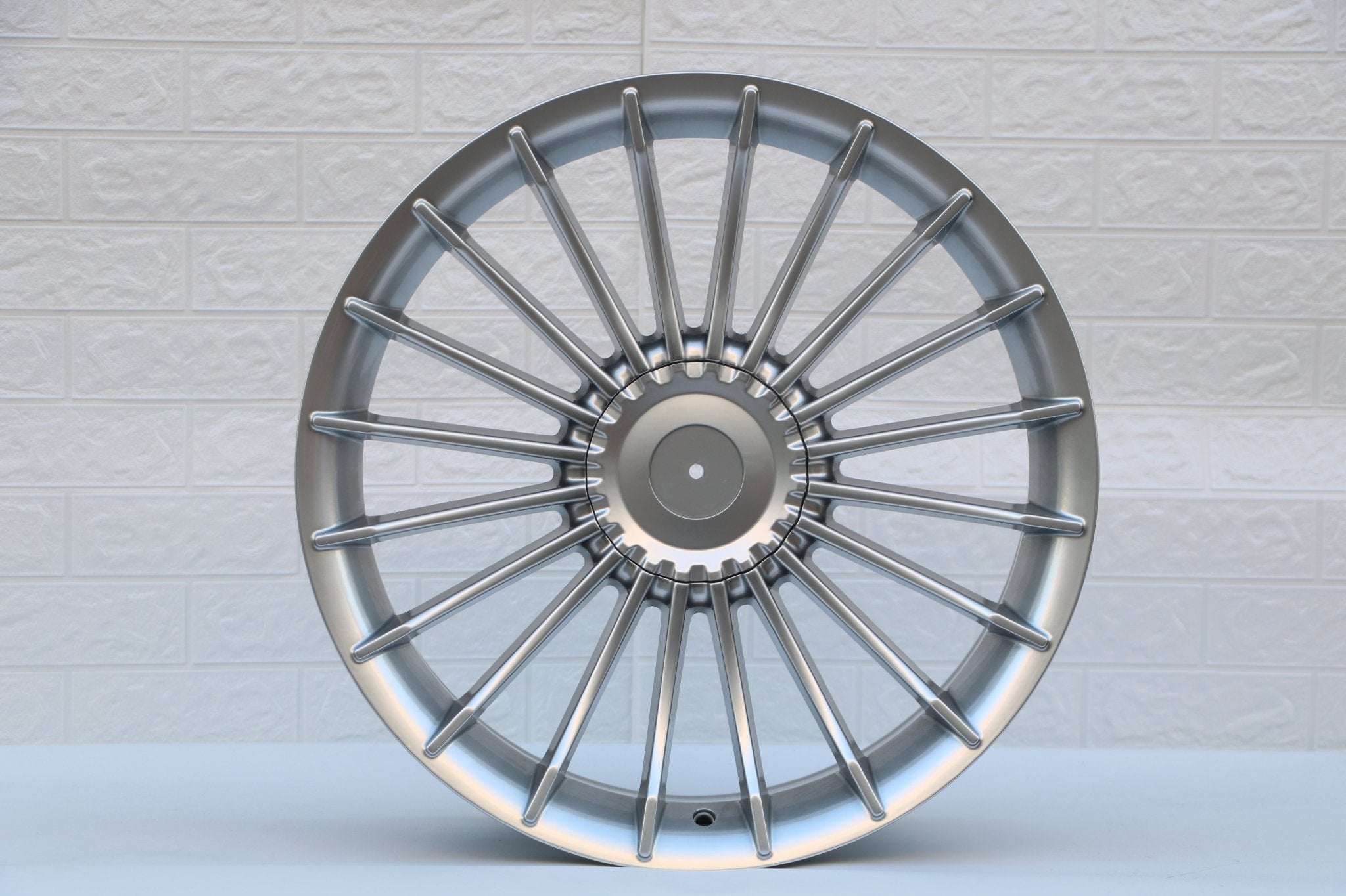 W724 Hyper Silver 20x9.5 ET20 CB72.6 5x112/120 - Gun Hill Tire House (WTW - WHOLESALE TIRES & WHEELS)