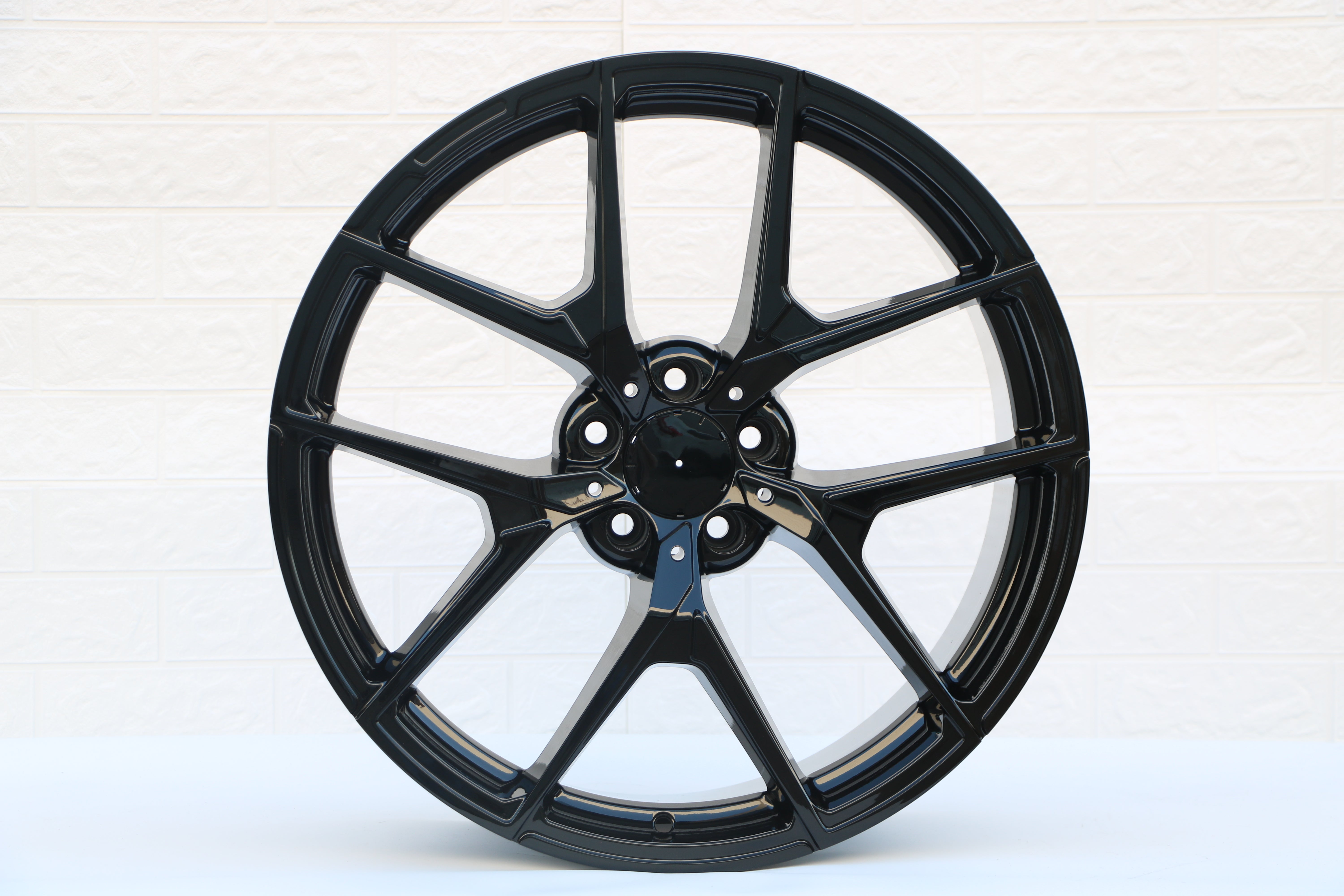 W838 Gloss Black 18x8.5 Et35 5x112 CB66.6