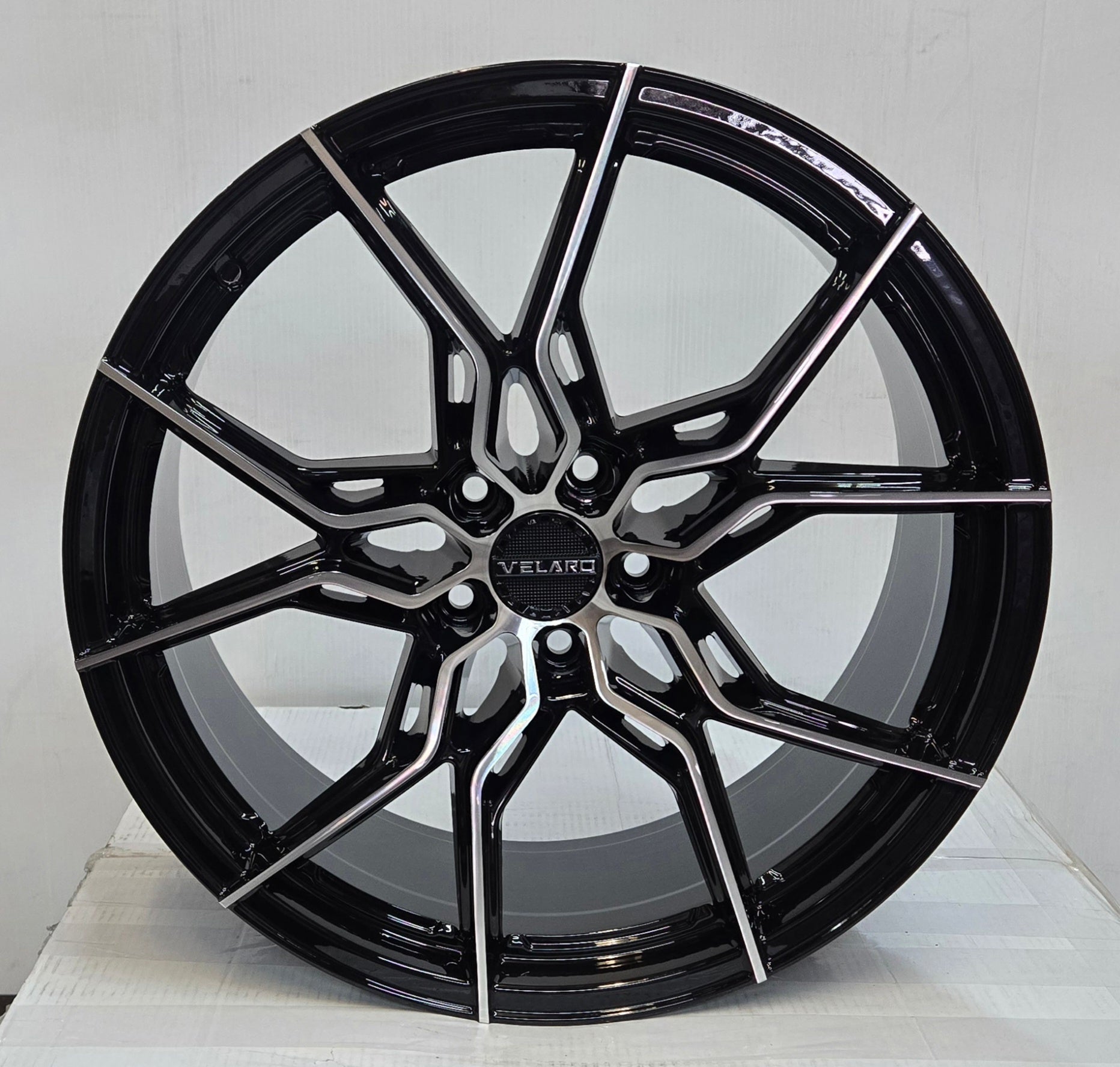 VELARO VR-25 20X9.0 5X114.3 GLOSS BLACK AND MACHINED SPOKES