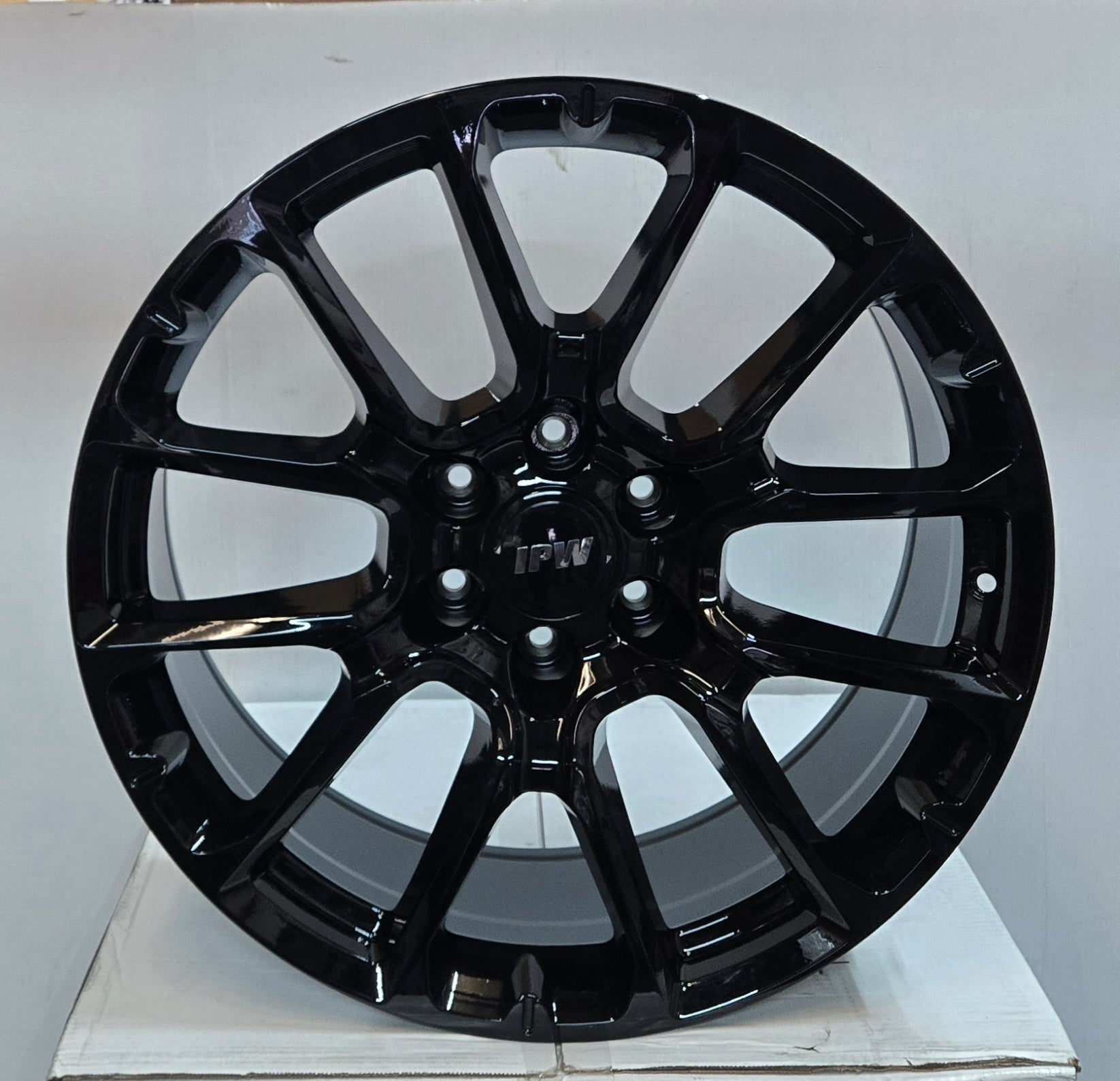 W564 22X9.5 6X139.7 GLOSS BLACK - Gun Hill Tire House (WTW - WHOLESALE TIRES & WHEELS)