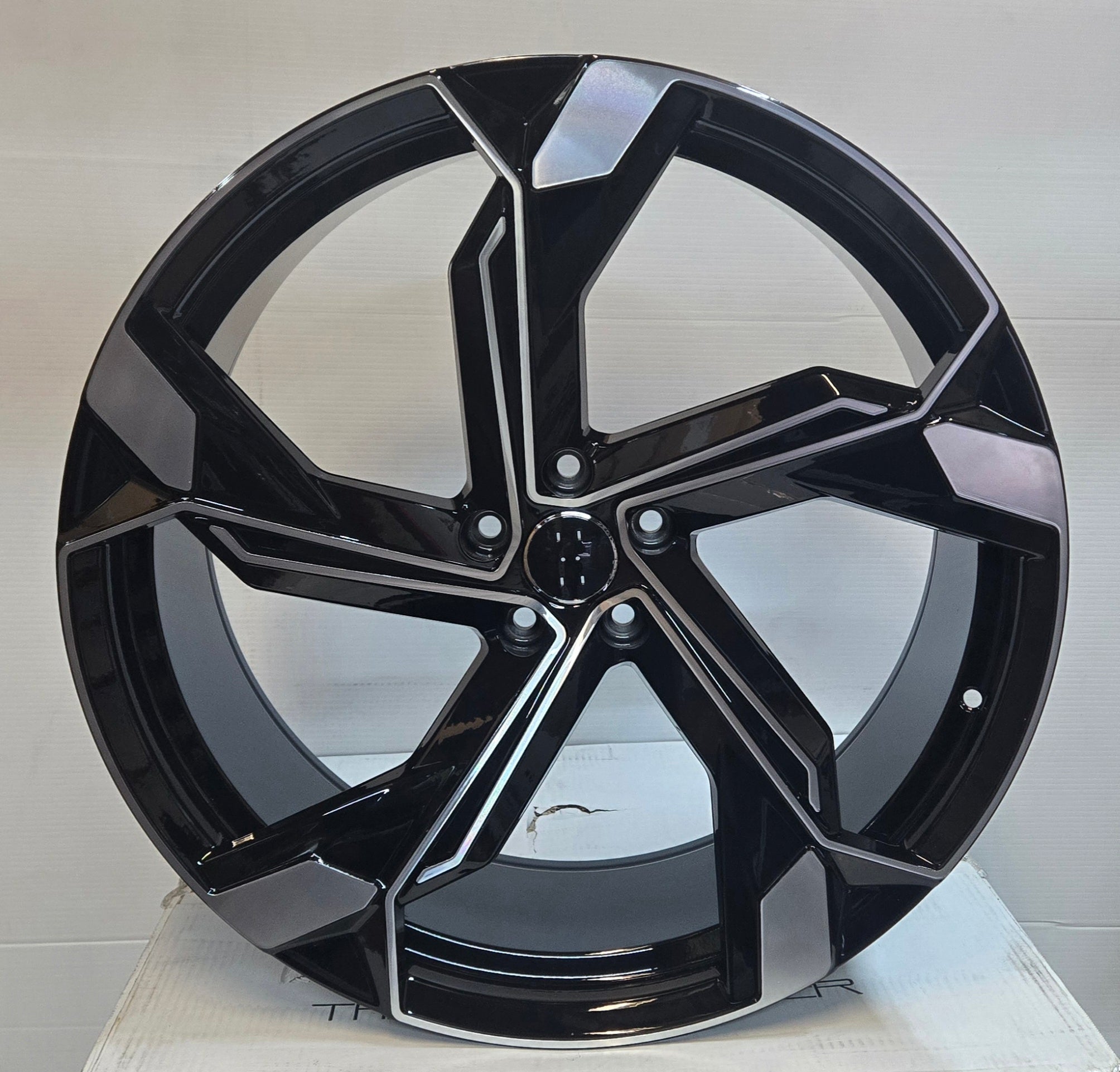 OE.5633 Q7/Q8 STYLE 22X905 5X112 PIANO BLACK