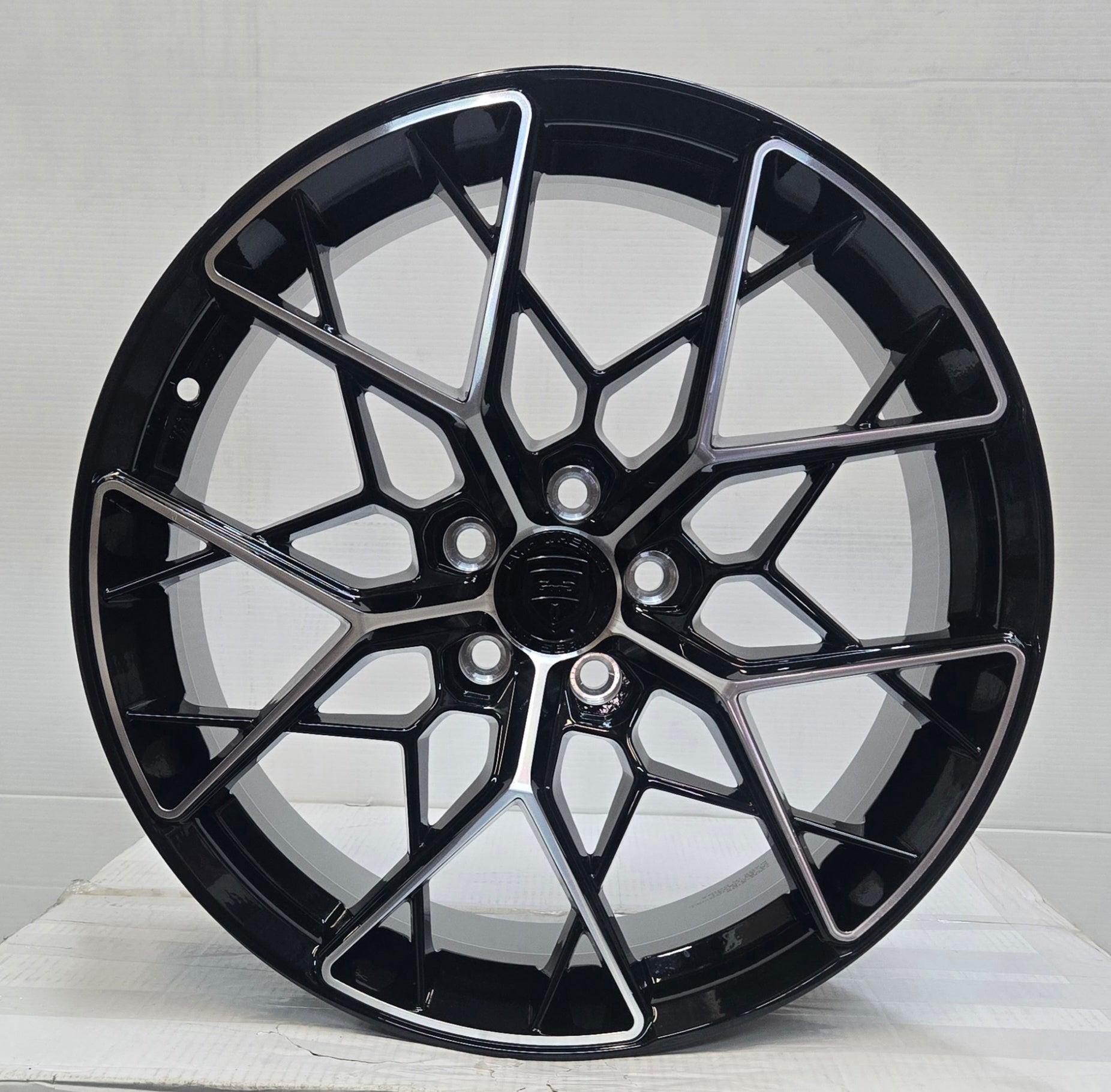 GWG NS2 18x8 5x105 GLOSS BLACK MACHINED FACE