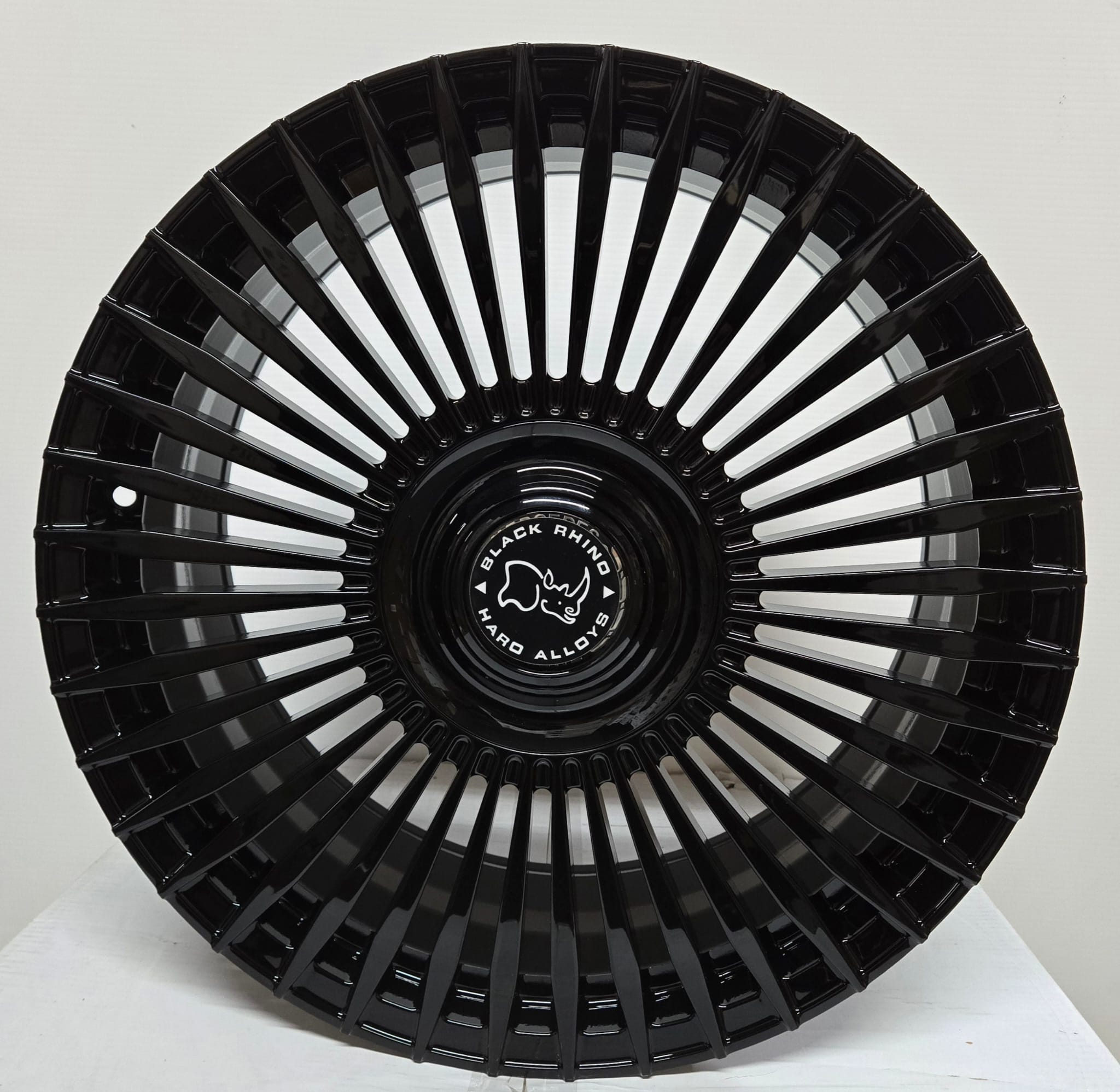 MONO BLOCK FORGED YC9694 INFLUENZA II SIZE 22x9 GLOSS BLACK WITH FLOATING CAP - Gun Hill Tire House (WTW - WHOLESALE TIRES & WHEELS)