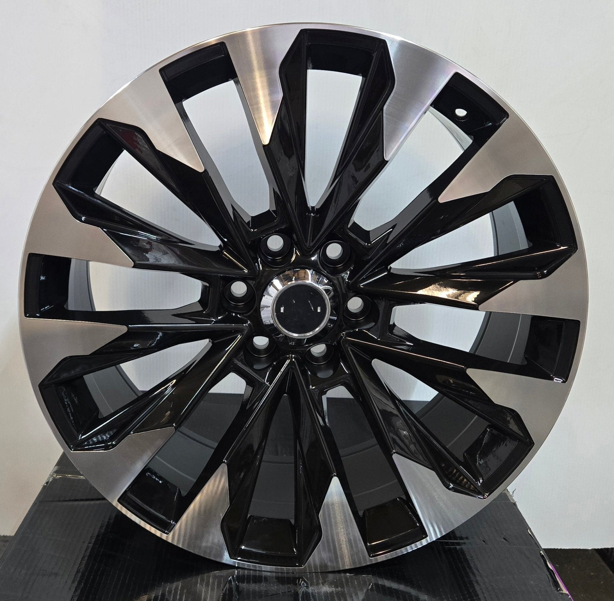 U109 22x9 6x139.7 GLOSS BLACK MACHINE - Gun Hill Tire House (WTW - WHOLESALE TIRES & WHEELS)