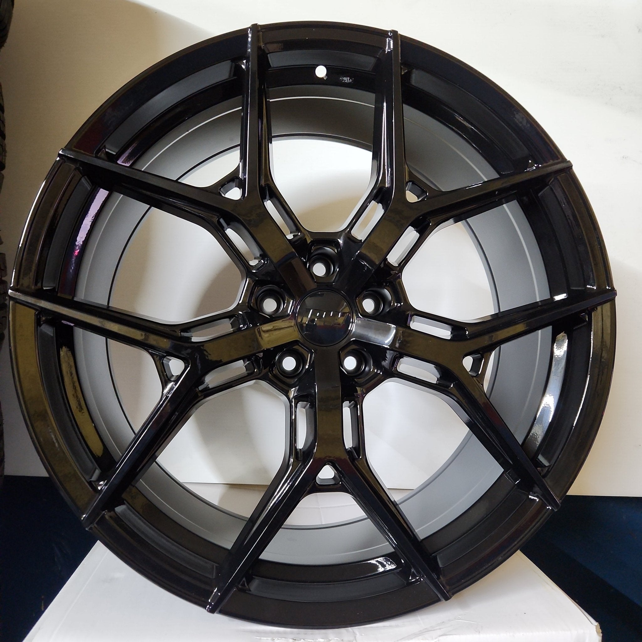 W1500 1696 22X9.5 5X120 GLOSS BLACK - Gun Hill Tire House (WTW - WHOLESALE TIRES & WHEELS)