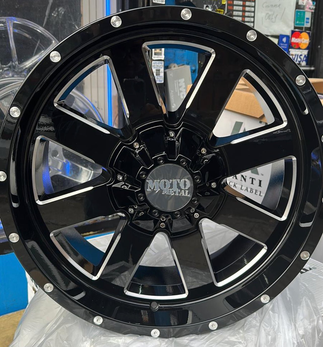 MOTO METAL MO96229080300 20X9 8X165 GLOSS BLACK W MILLED ACCENTS - Gun Hill Tire House (WTW - WHOLESALE TIRES & WHEELS)