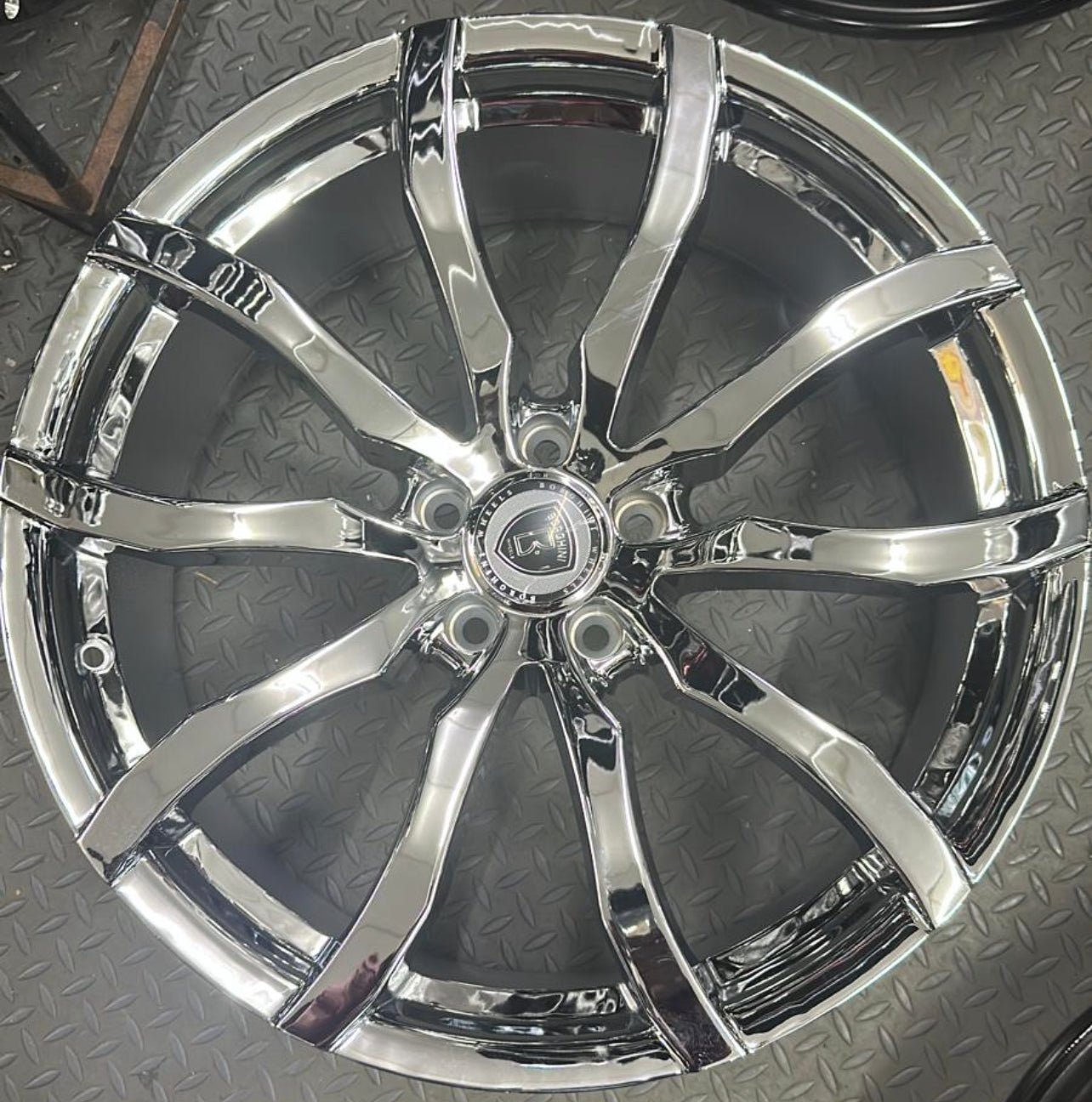 BORGHINI B32 - M WHEELS 20X8.5 5X114.3 CHROME - Gun Hill Tire House (WTW - WHOLESALE TIRES & WHEELS)