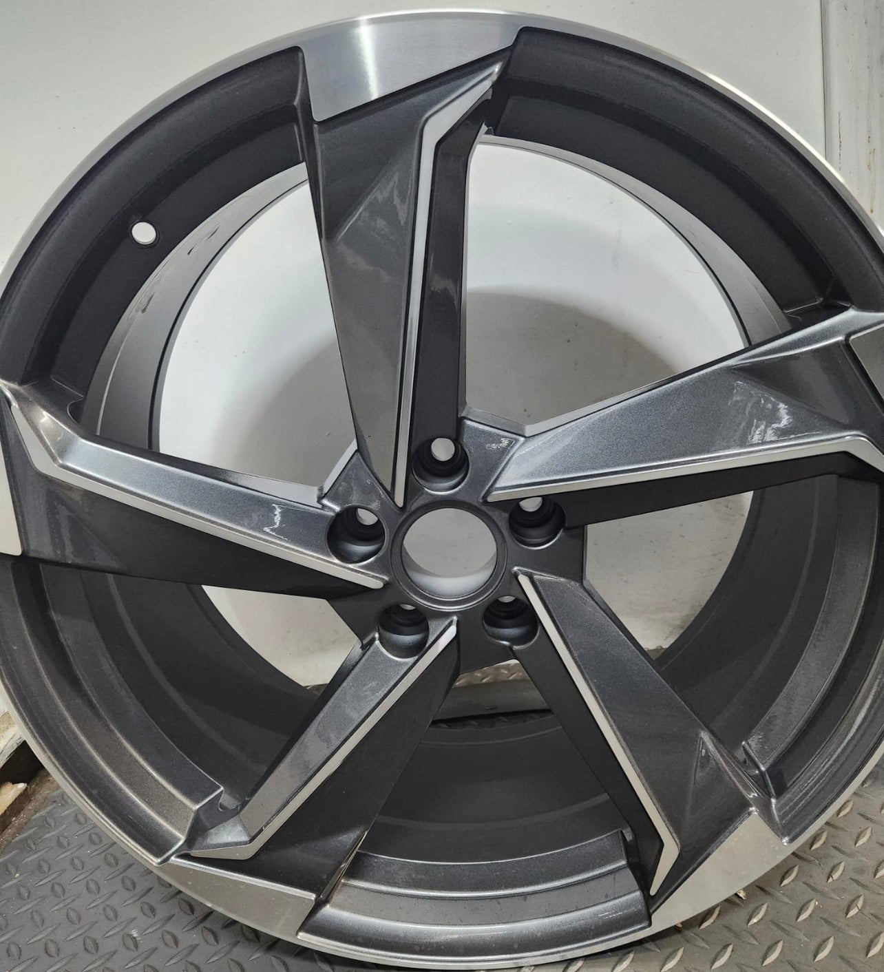 YSM 20X9.0 5X112 GUN METAL MACHINED FACE - Gun Hill Tire House (WTW - WHOLESALE TIRES & WHEELS)