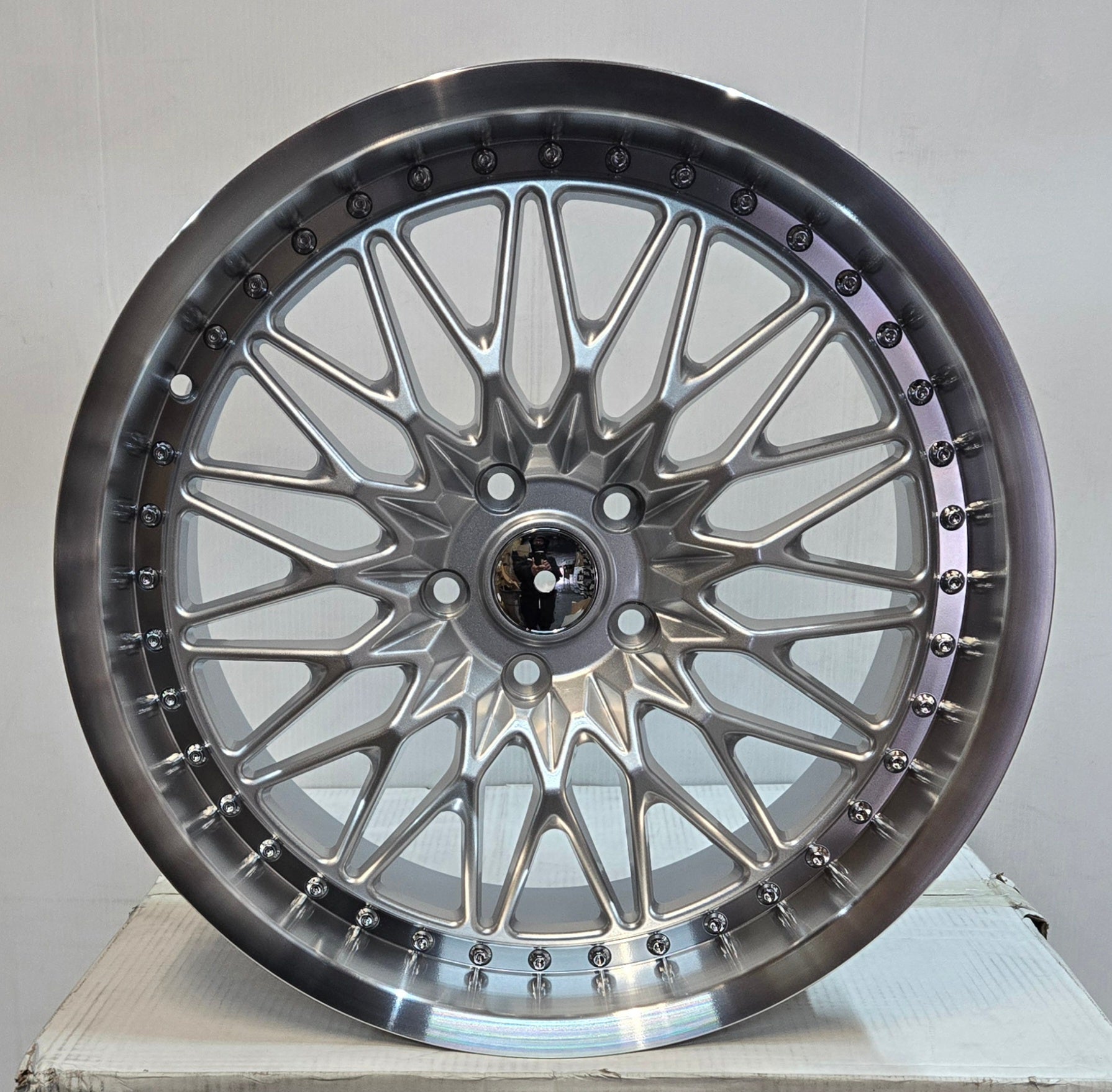 F051 VS -XV  STYLE 19X8.5 5X114.3 GLOSS SILVER