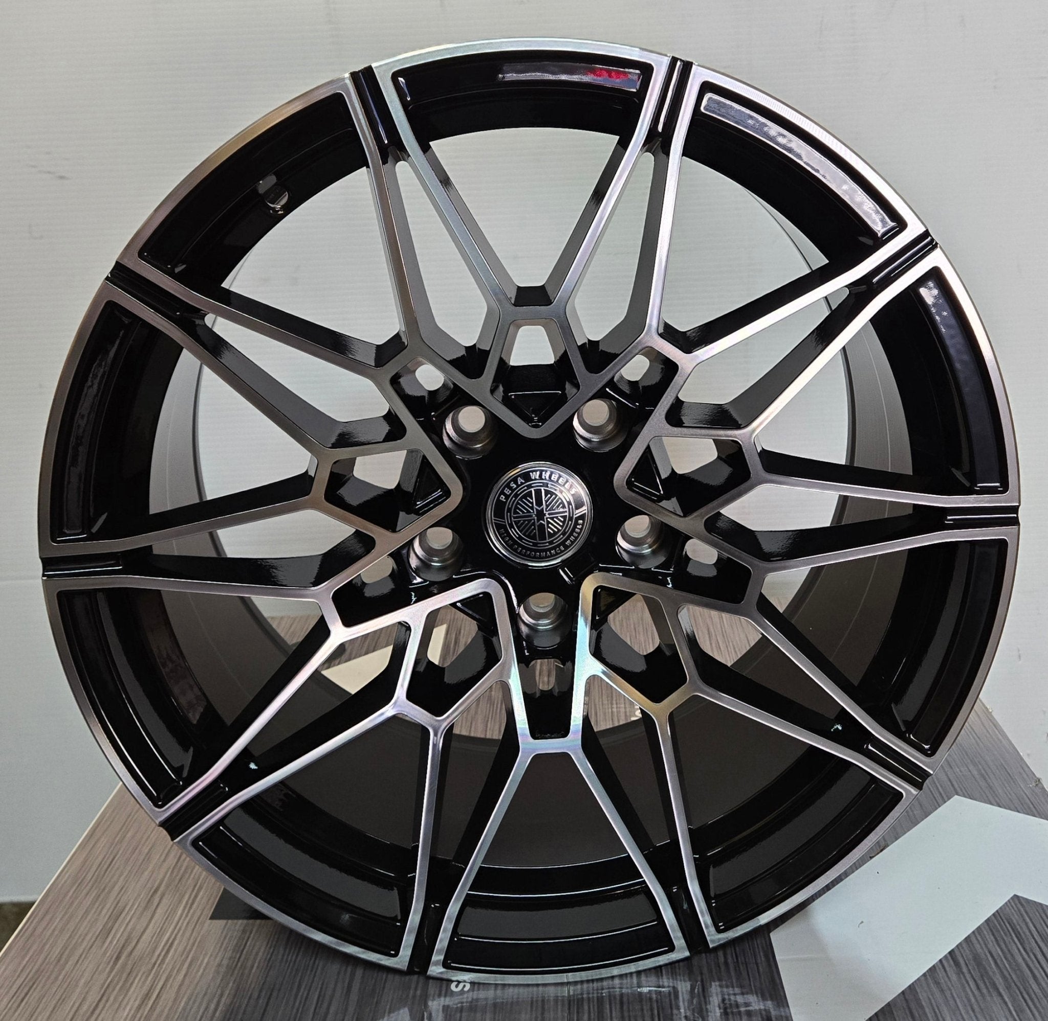 OE-0293 826M 18X9.0 5X120 PIANO BLACK MACHINED FACE